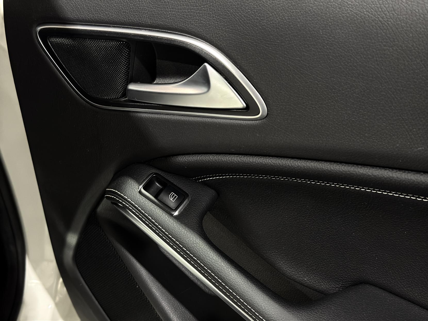 Mercedes-Benz A Class 1.6 A180 SE (Executive) Hatchback 5dr Petrol Manual Euro 6 (s/s) (122 ps)