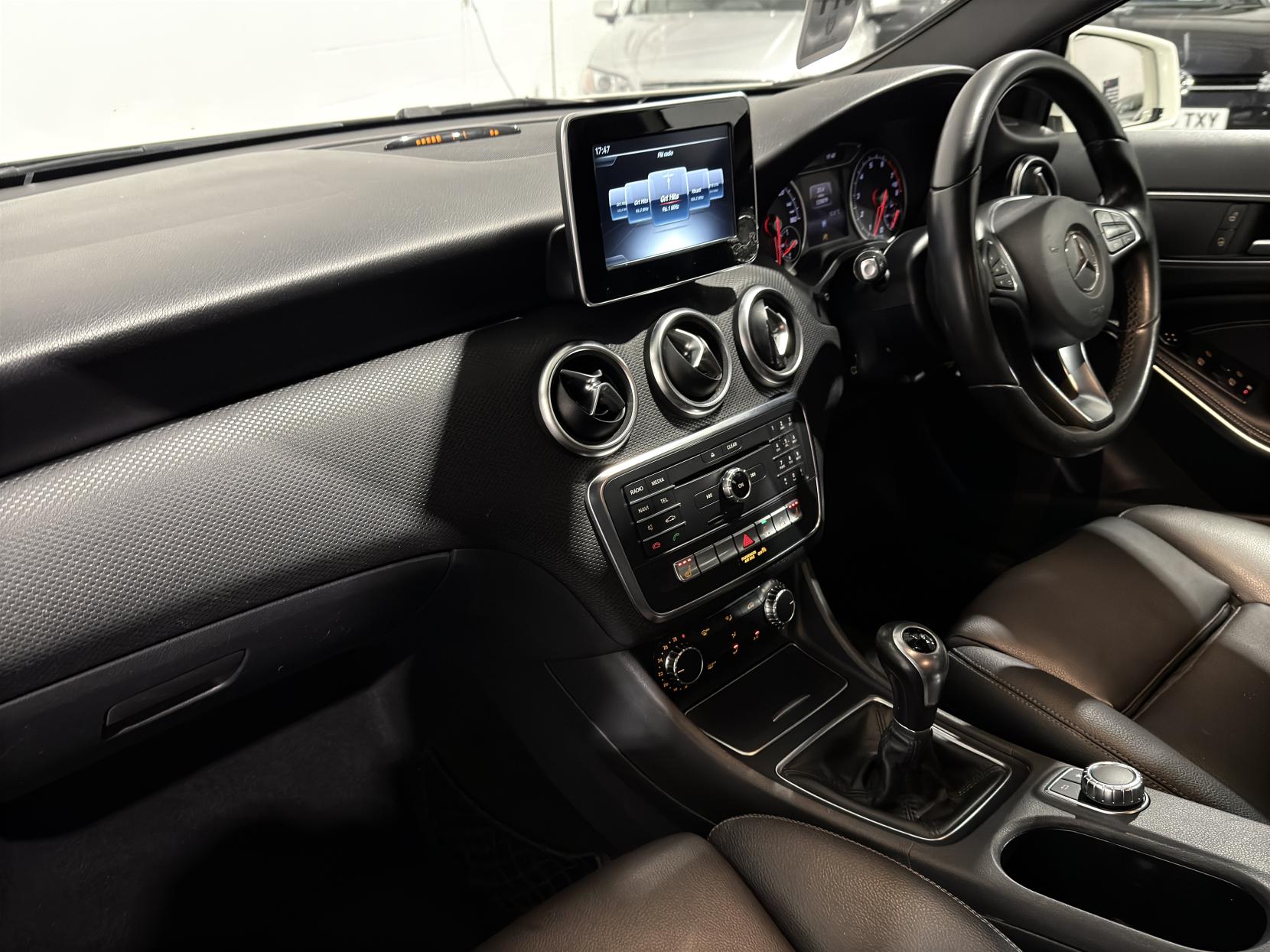 Mercedes-Benz A Class 1.6 A180 SE (Executive) Hatchback 5dr Petrol Manual Euro 6 (s/s) (122 ps)