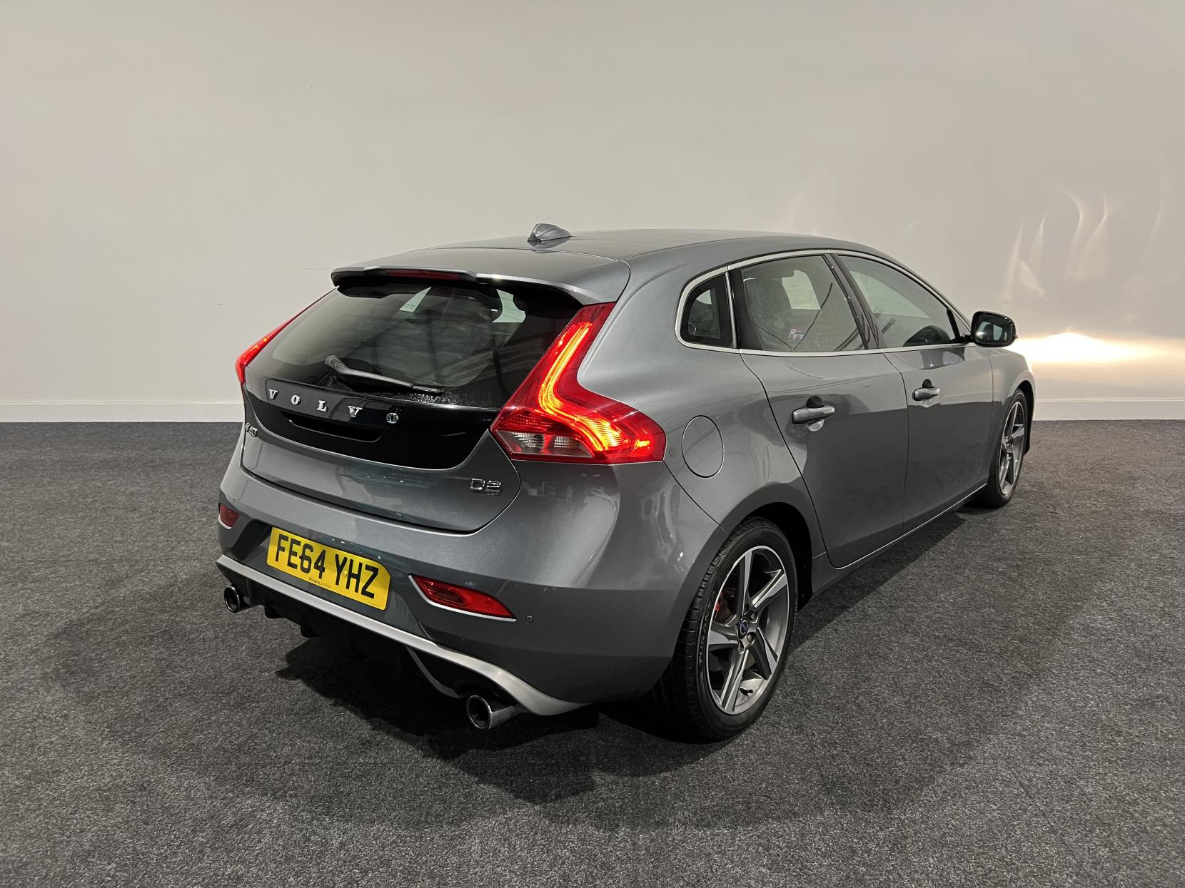 Volvo V40 1.6 D2 R-Design Hatchback 5dr Diesel Manual Euro 5 (s/s) (115 ps)