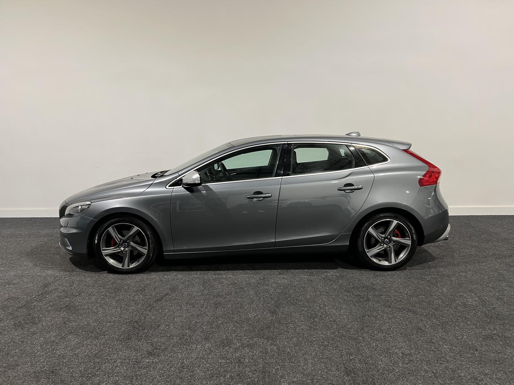 Volvo V40 1.6 D2 R-Design Hatchback 5dr Diesel Manual Euro 5 (s/s) (115 ps)