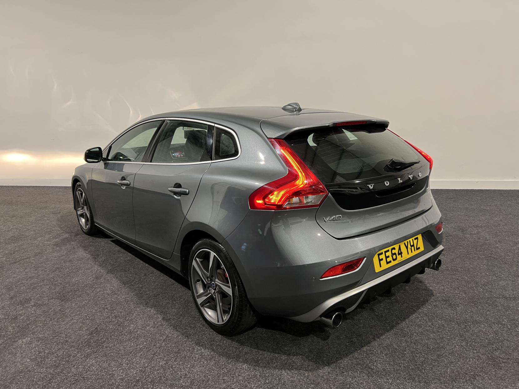 Volvo V40 1.6 D2 R-Design Hatchback 5dr Diesel Manual Euro 5 (s/s) (115 ps)