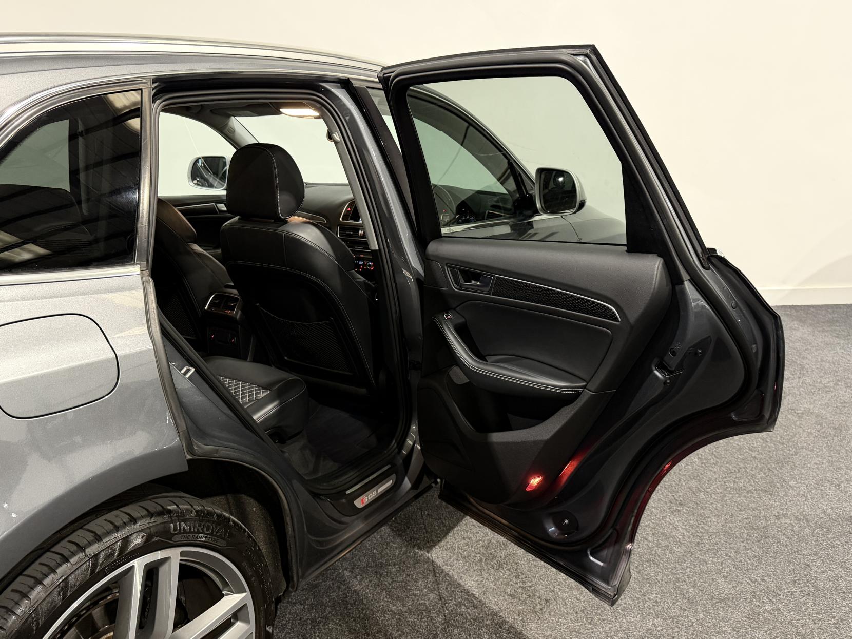 Audi SQ5 3.0 BiTDI V6 SUV 5dr Diesel Tiptronic quattro Euro 5 (s/s) (313 ps)