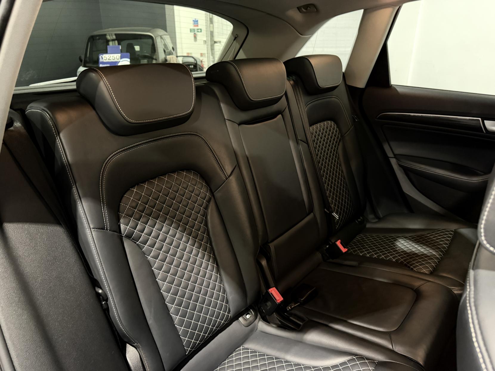 Audi SQ5 3.0 BiTDI V6 SUV 5dr Diesel Tiptronic quattro Euro 5 (s/s) (313 ps)