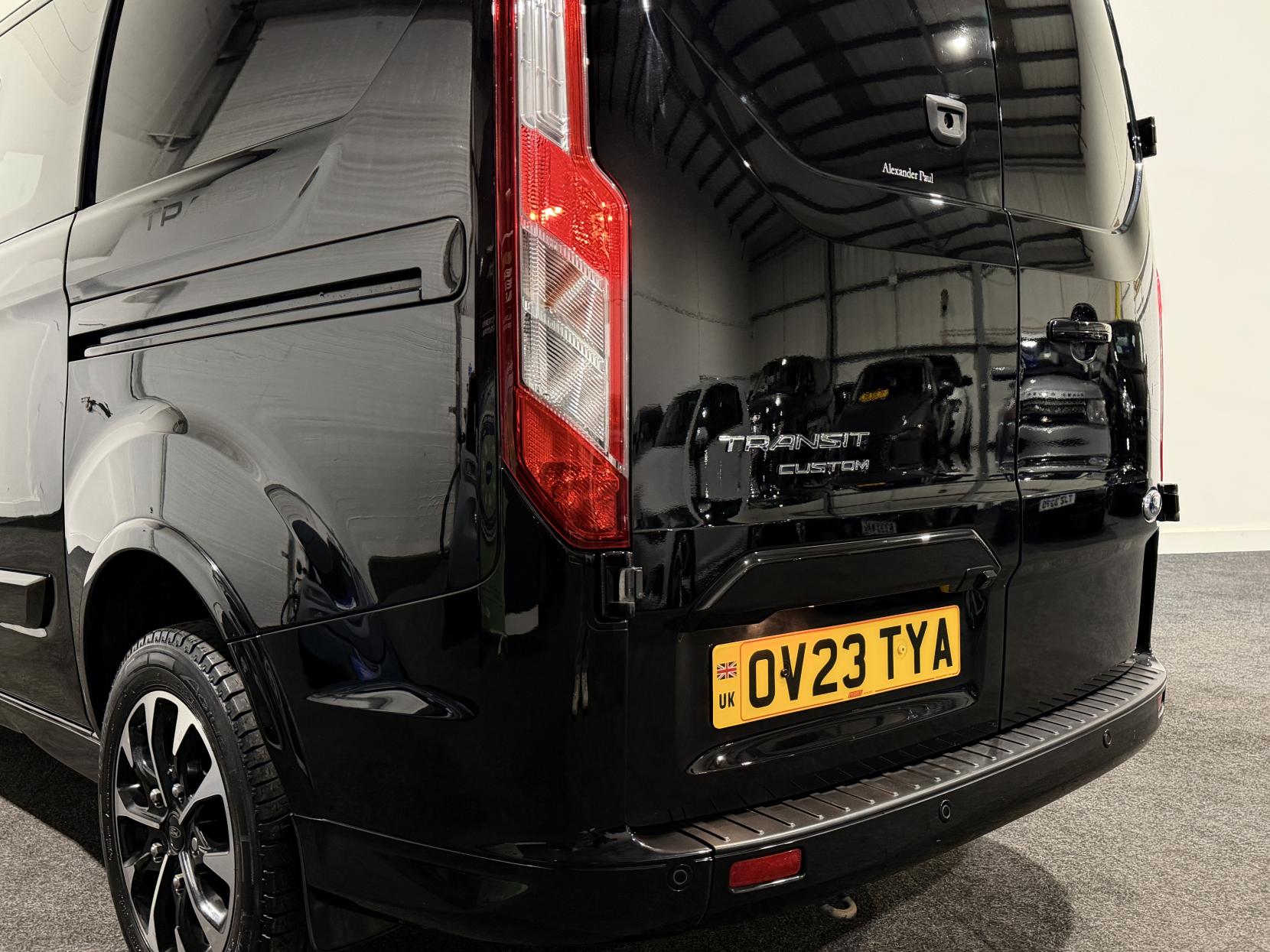 Ford Transit Custom 2.0 320 EcoBlue Sport Crew Van Double Cab 5dr Diesel Auto L1 H1 Euro 6 (170 ps)