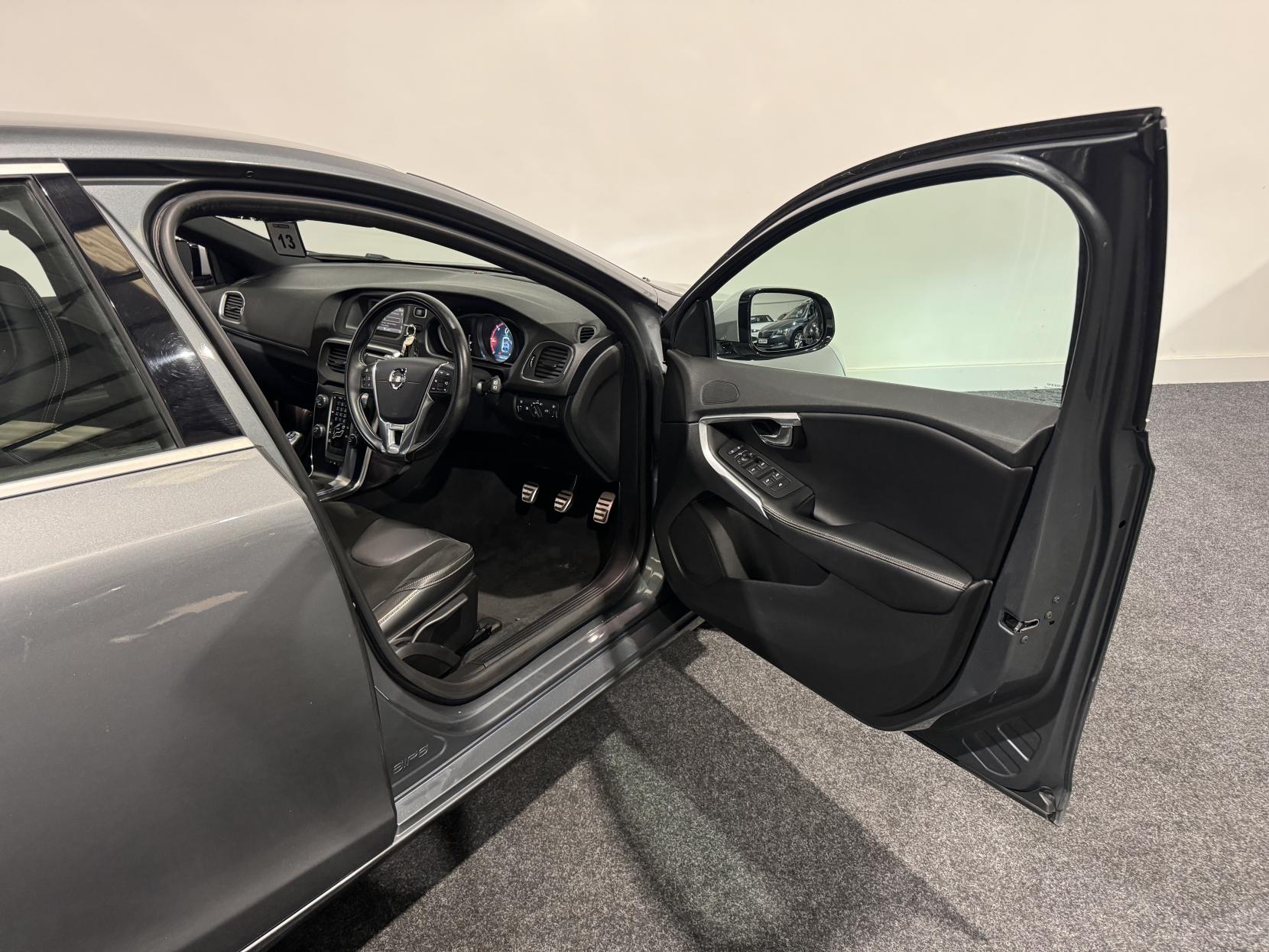 Volvo V40 1.6 D2 R-Design Hatchback 5dr Diesel Manual Euro 5 (s/s) (115 ps)
