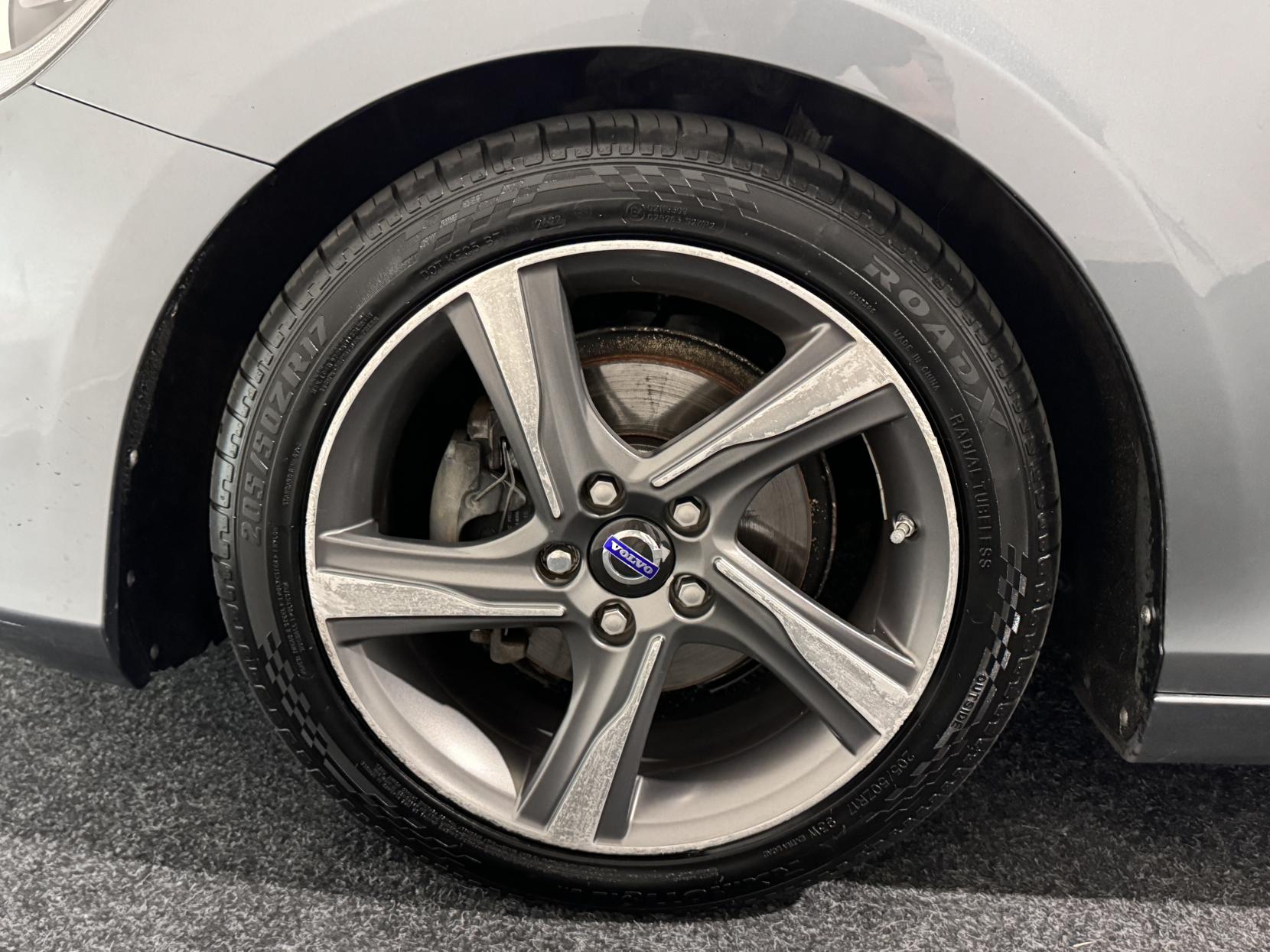 Volvo V40 1.6 D2 R-Design Hatchback 5dr Diesel Manual Euro 5 (s/s) (115 ps)