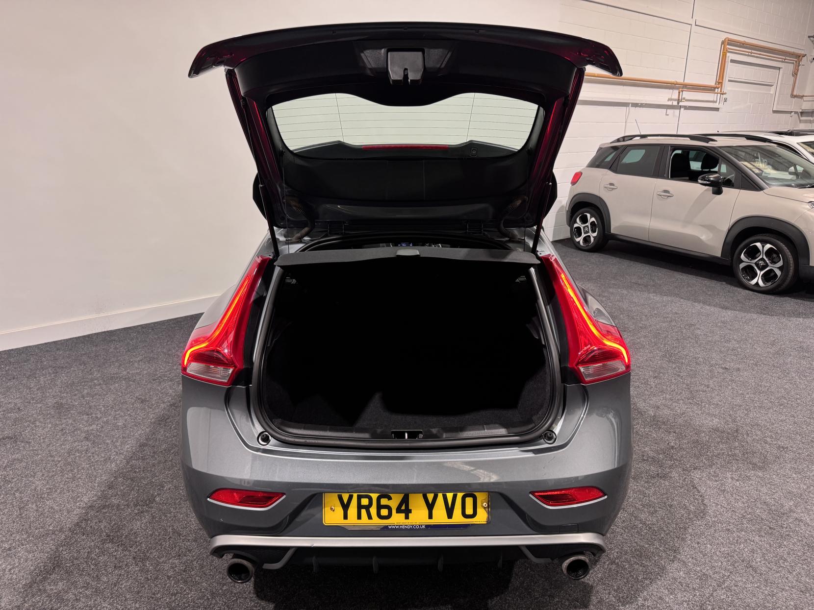 Volvo V40 1.6 D2 R-Design Hatchback 5dr Diesel Manual Euro 5 (s/s) (115 ps)