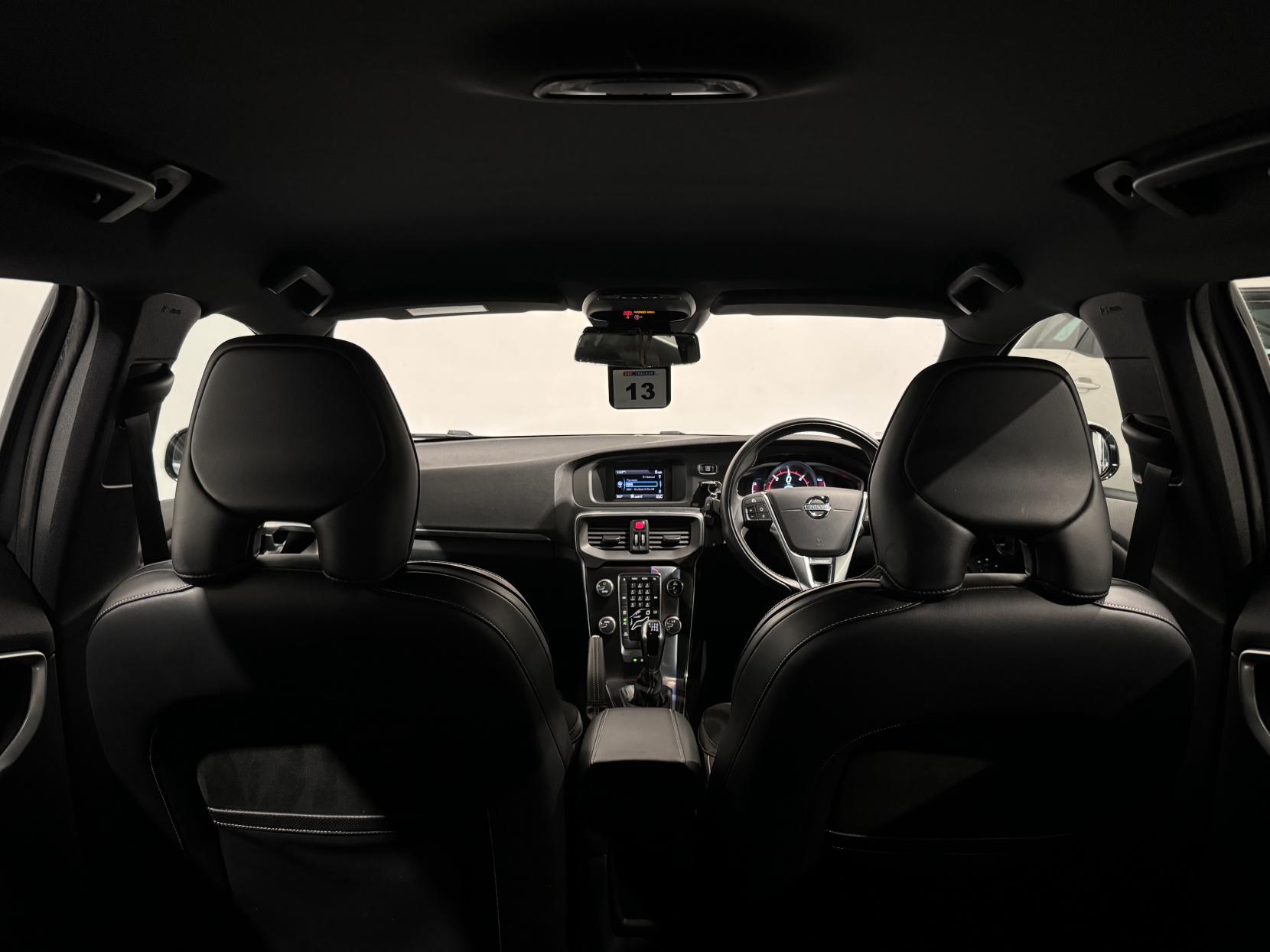 Volvo V40 1.6 D2 R-Design Hatchback 5dr Diesel Manual Euro 5 (s/s) (115 ps)