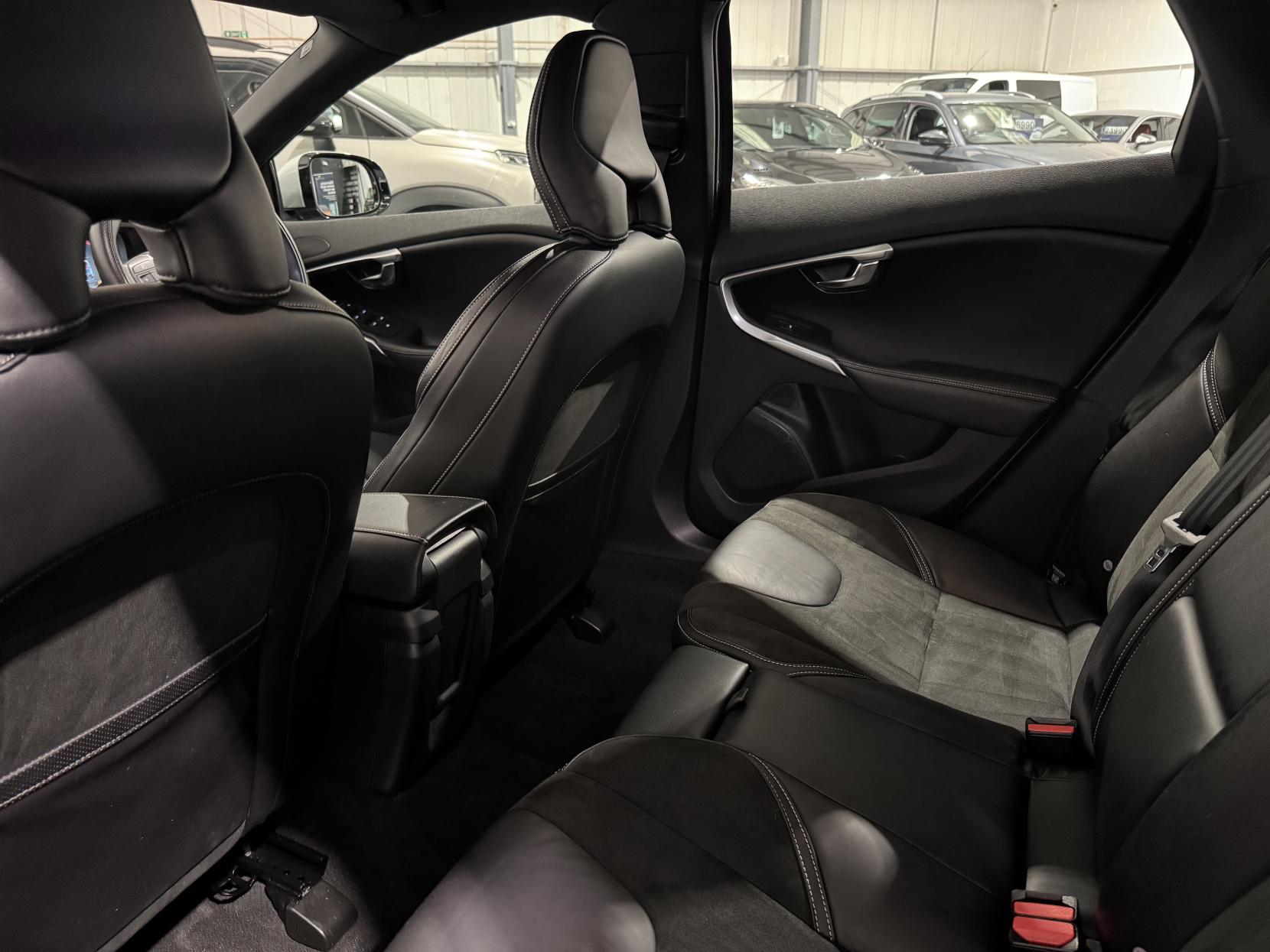 Volvo V40 1.6 D2 R-Design Hatchback 5dr Diesel Manual Euro 5 (s/s) (115 ps)