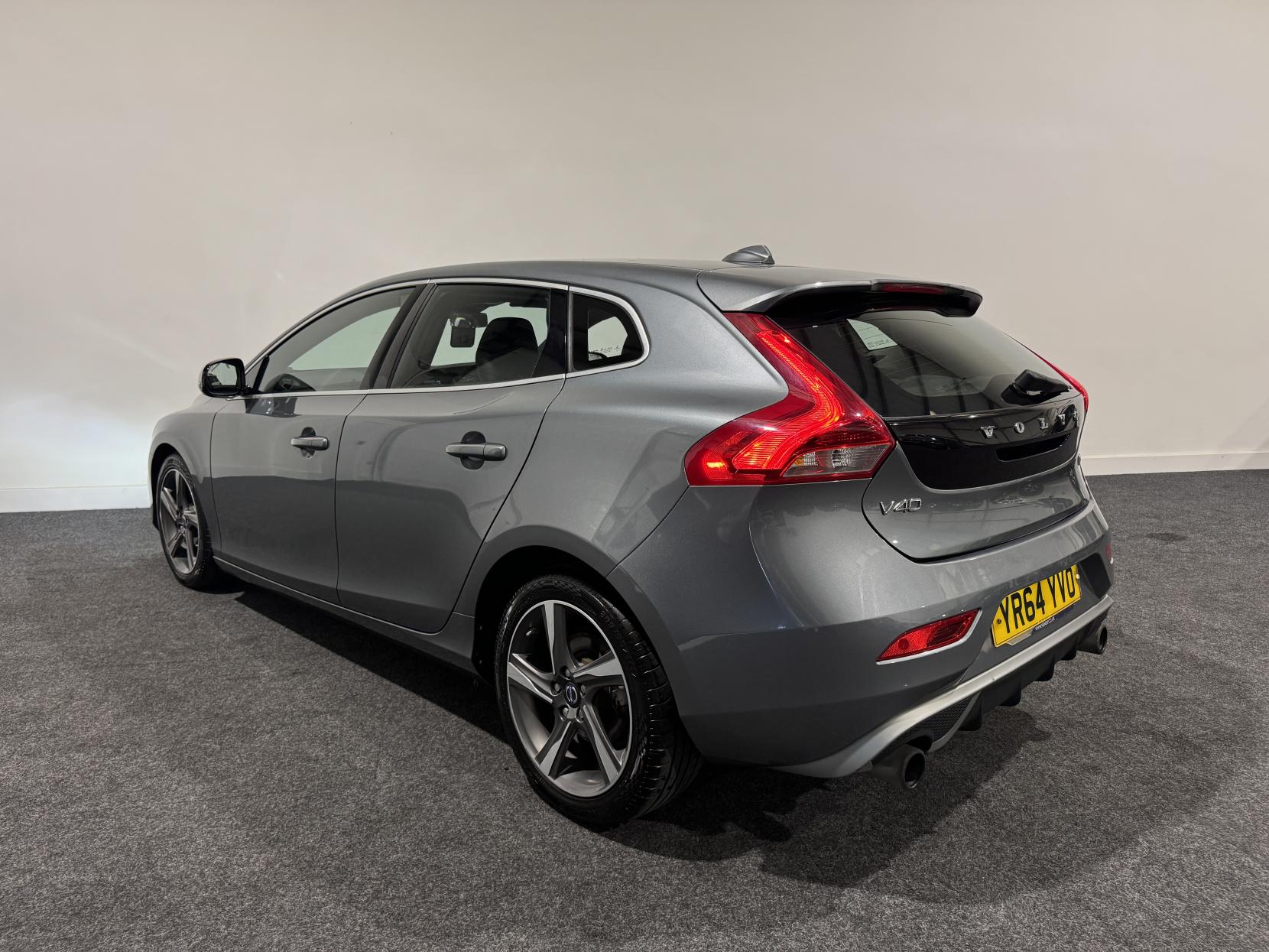 Volvo V40 1.6 D2 R-Design Hatchback 5dr Diesel Manual Euro 5 (s/s) (115 ps)