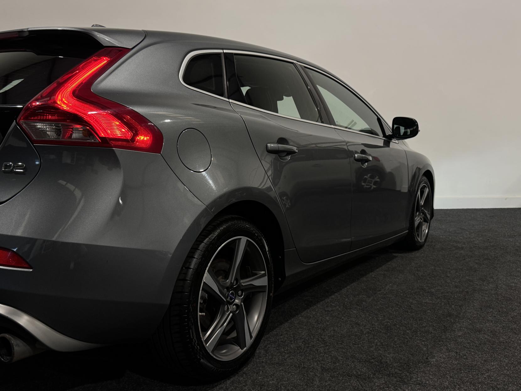 Volvo V40 1.6 D2 R-Design Hatchback 5dr Diesel Manual Euro 5 (s/s) (115 ps)