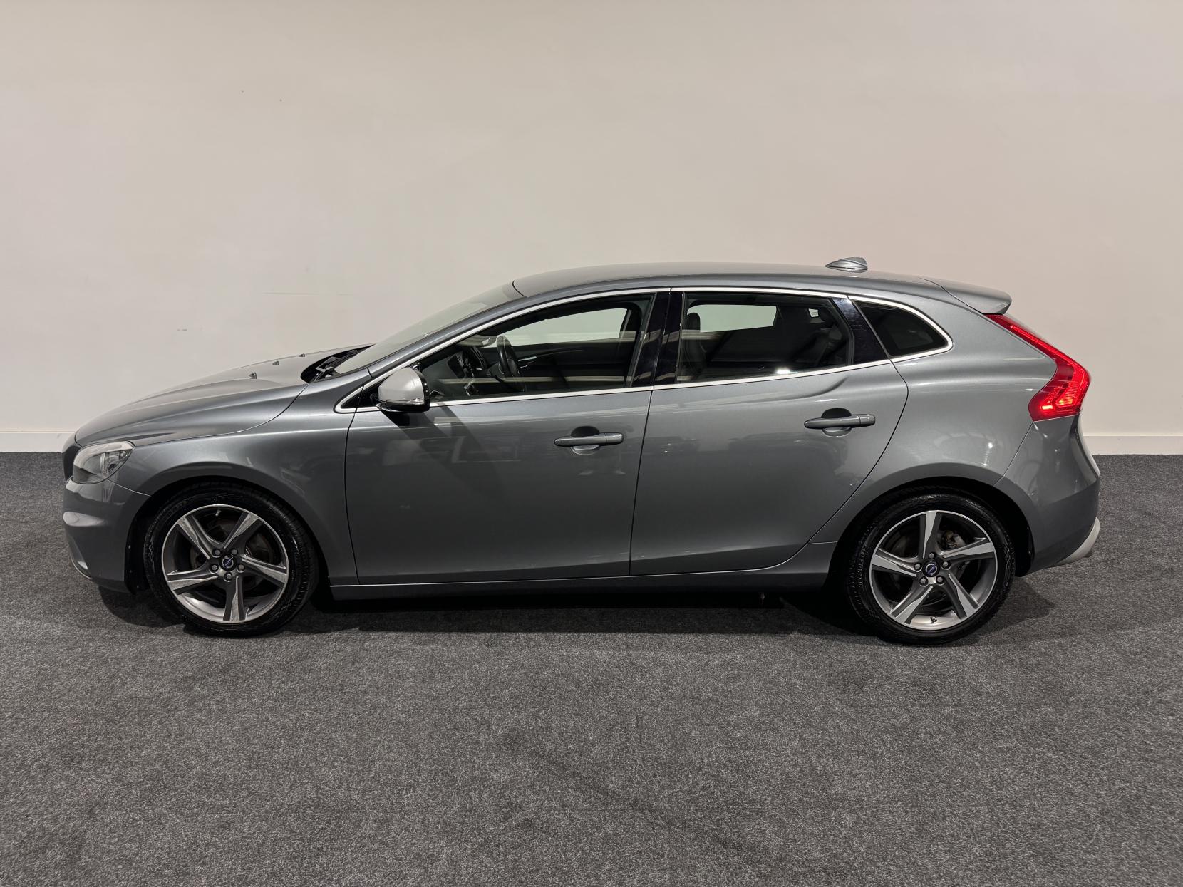 Volvo V40 1.6 D2 R-Design Hatchback 5dr Diesel Manual Euro 5 (s/s) (115 ps)