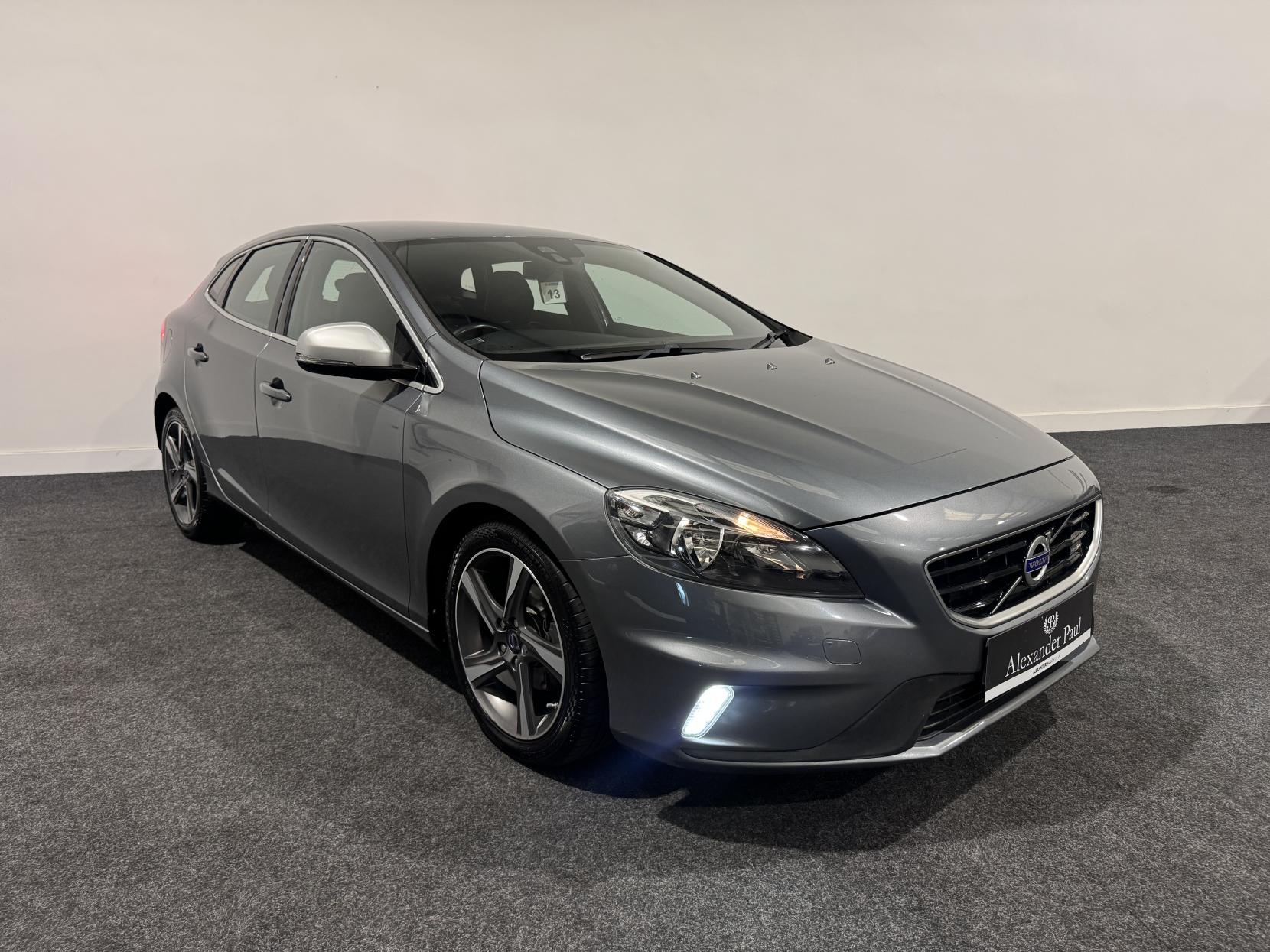 Volvo V40 1.6 D2 R-Design Hatchback 5dr Diesel Manual Euro 5 (s/s) (115 ps)
