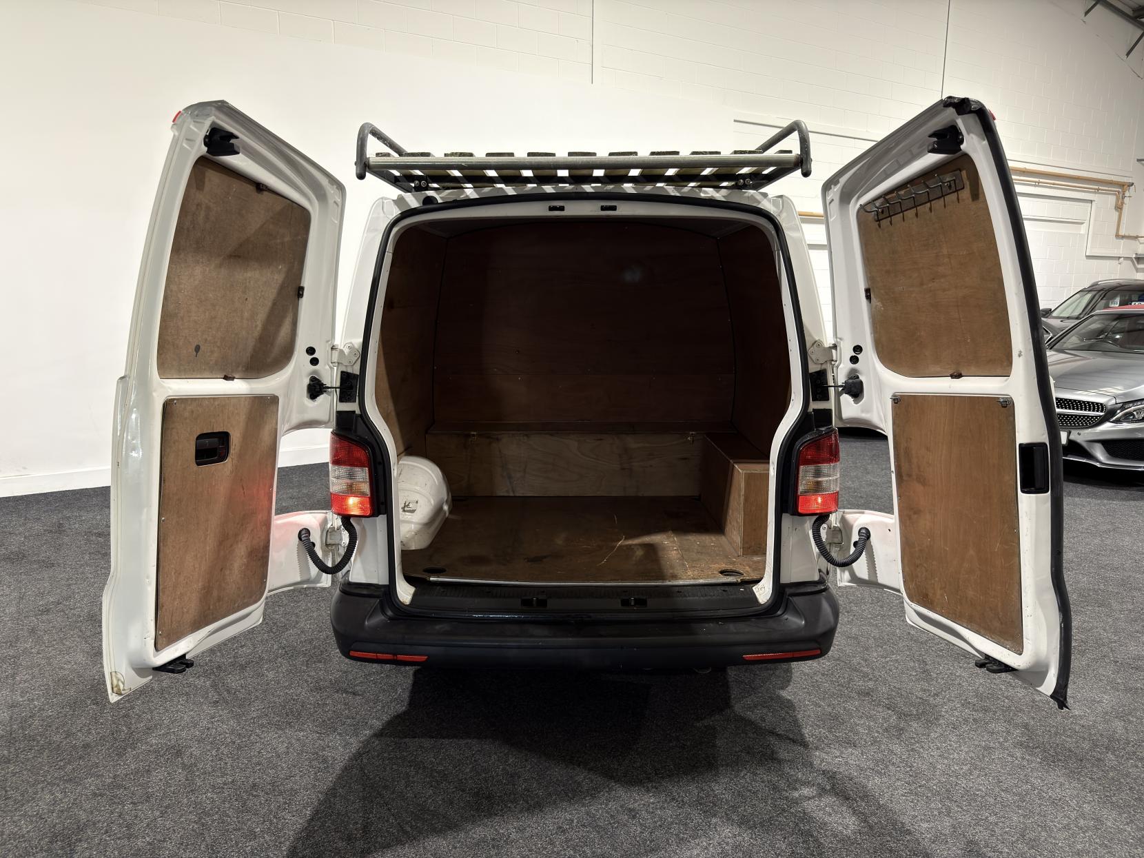 Volkswagen Transporter 2.0 TDI T32 Startline Kombi 4dr Diesel Manual L1 H1 (198 g/km, 138.08 bhp)