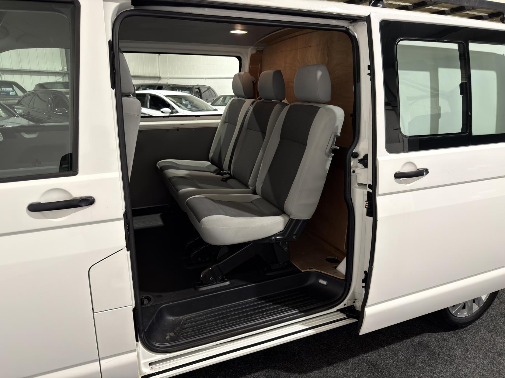 Volkswagen Transporter 2.0 TDI T32 Startline Kombi 4dr Diesel Manual L1 H1 (198 g/km, 138.08 bhp)