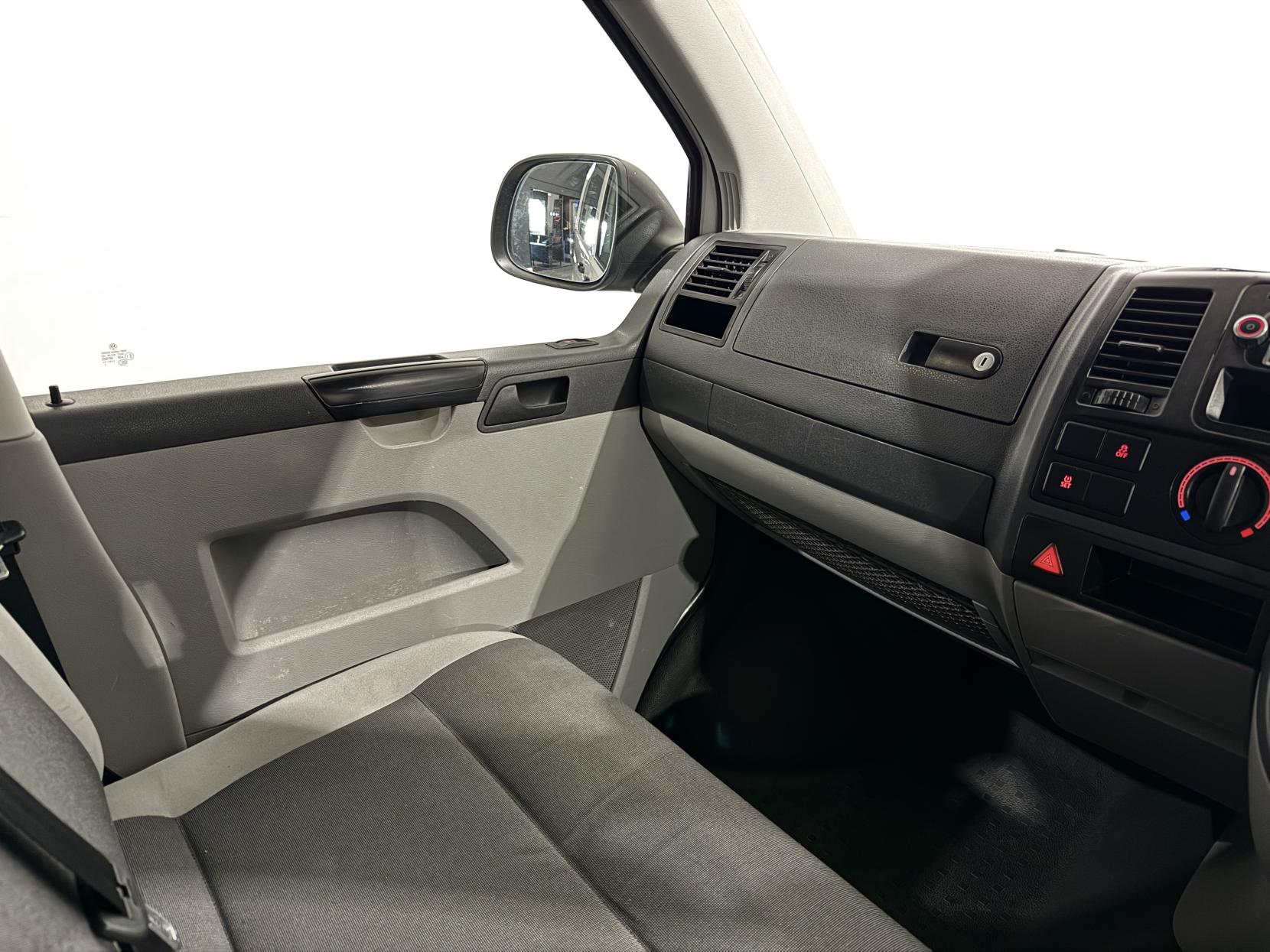 Volkswagen Transporter 2.0 TDI T32 Startline Kombi 4dr Diesel Manual L1 H1 (198 g/km, 138.08 bhp)