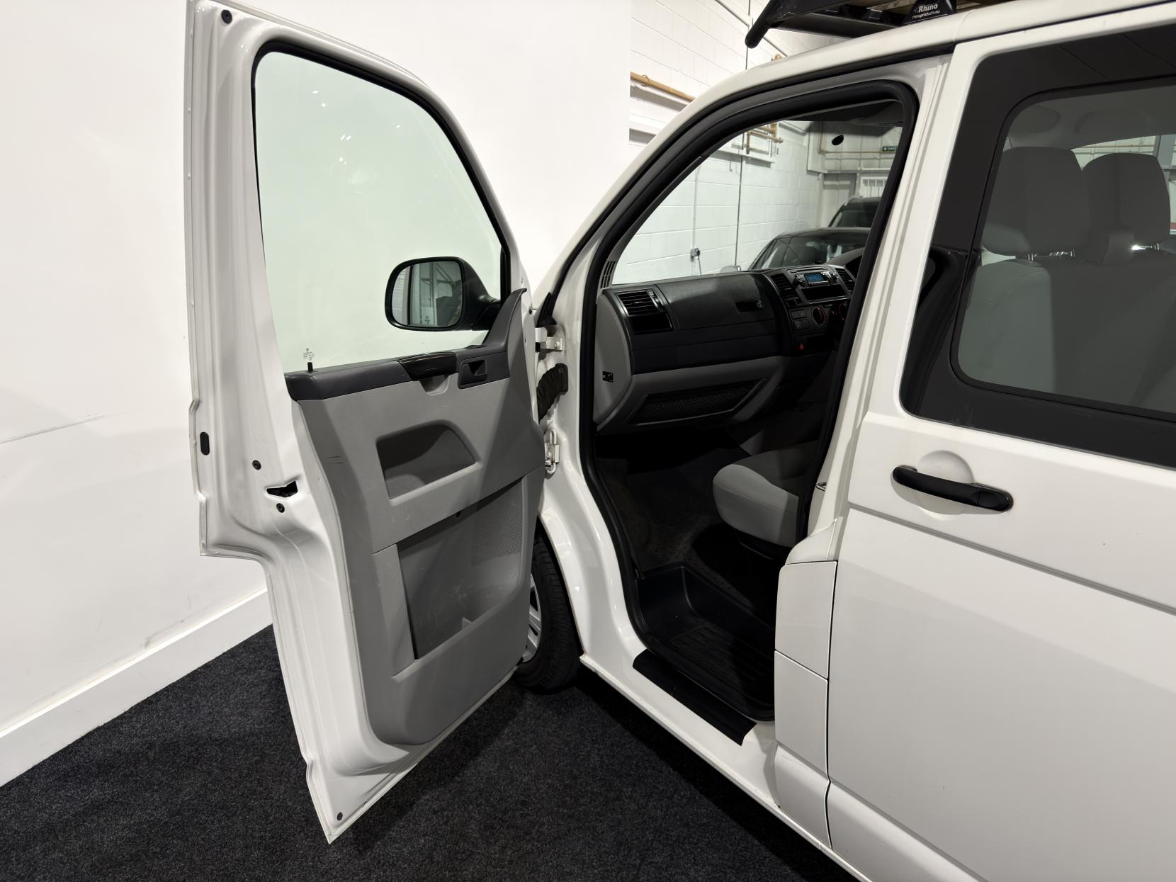 Volkswagen Transporter 2.0 TDI T32 Startline Kombi 4dr Diesel Manual L1 H1 (198 g/km, 138.08 bhp)
