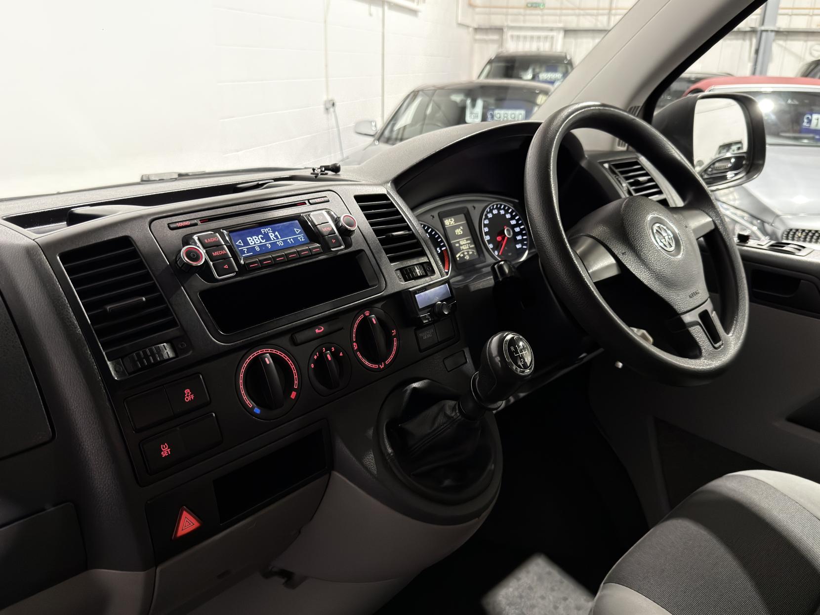Volkswagen Transporter 2.0 TDI T32 Startline Kombi 4dr Diesel Manual L1 H1 (198 g/km, 138.08 bhp)