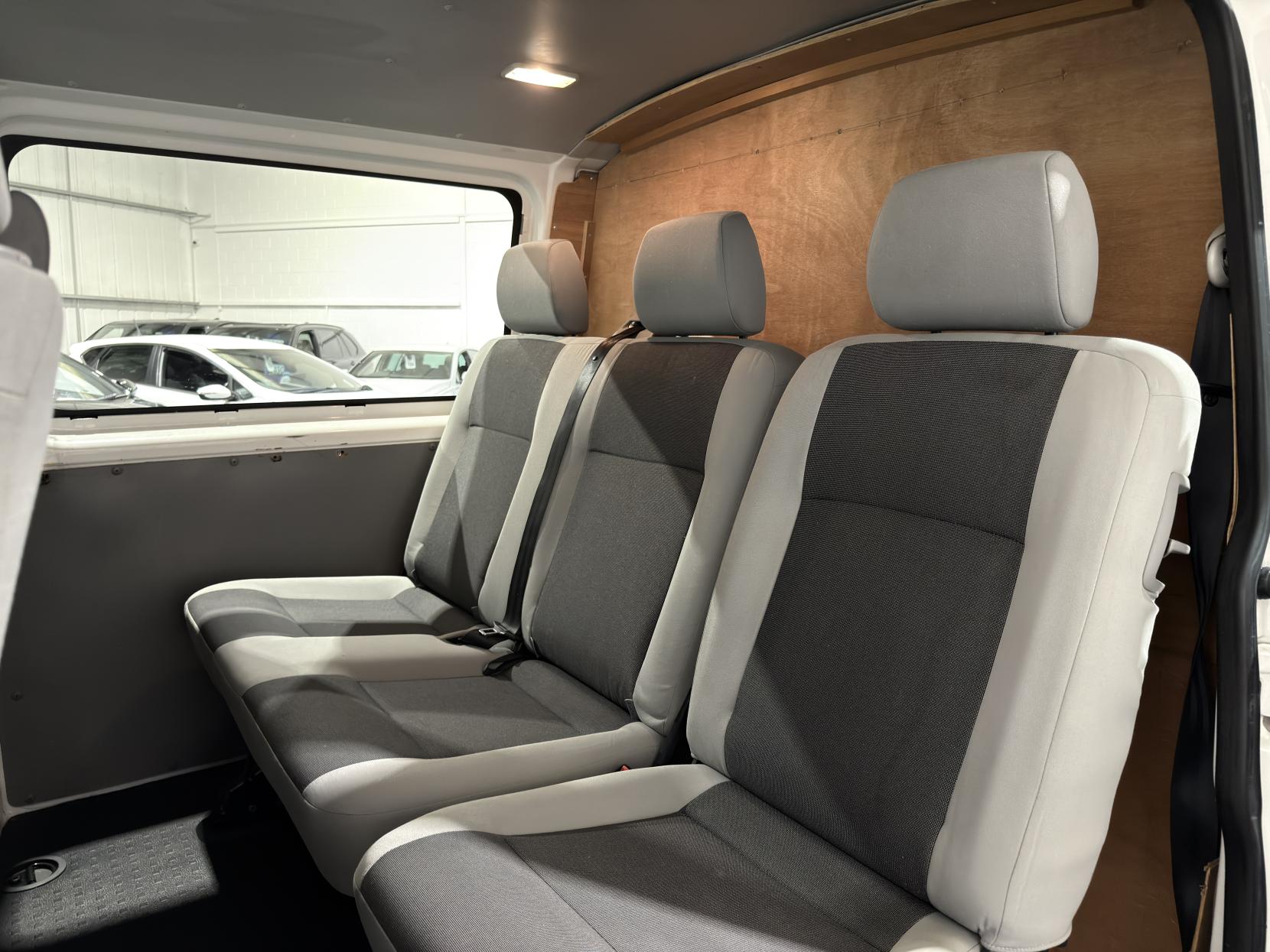 Volkswagen Transporter 2.0 TDI T32 Startline Kombi 4dr Diesel Manual L1 H1 (198 g/km, 138.08 bhp)