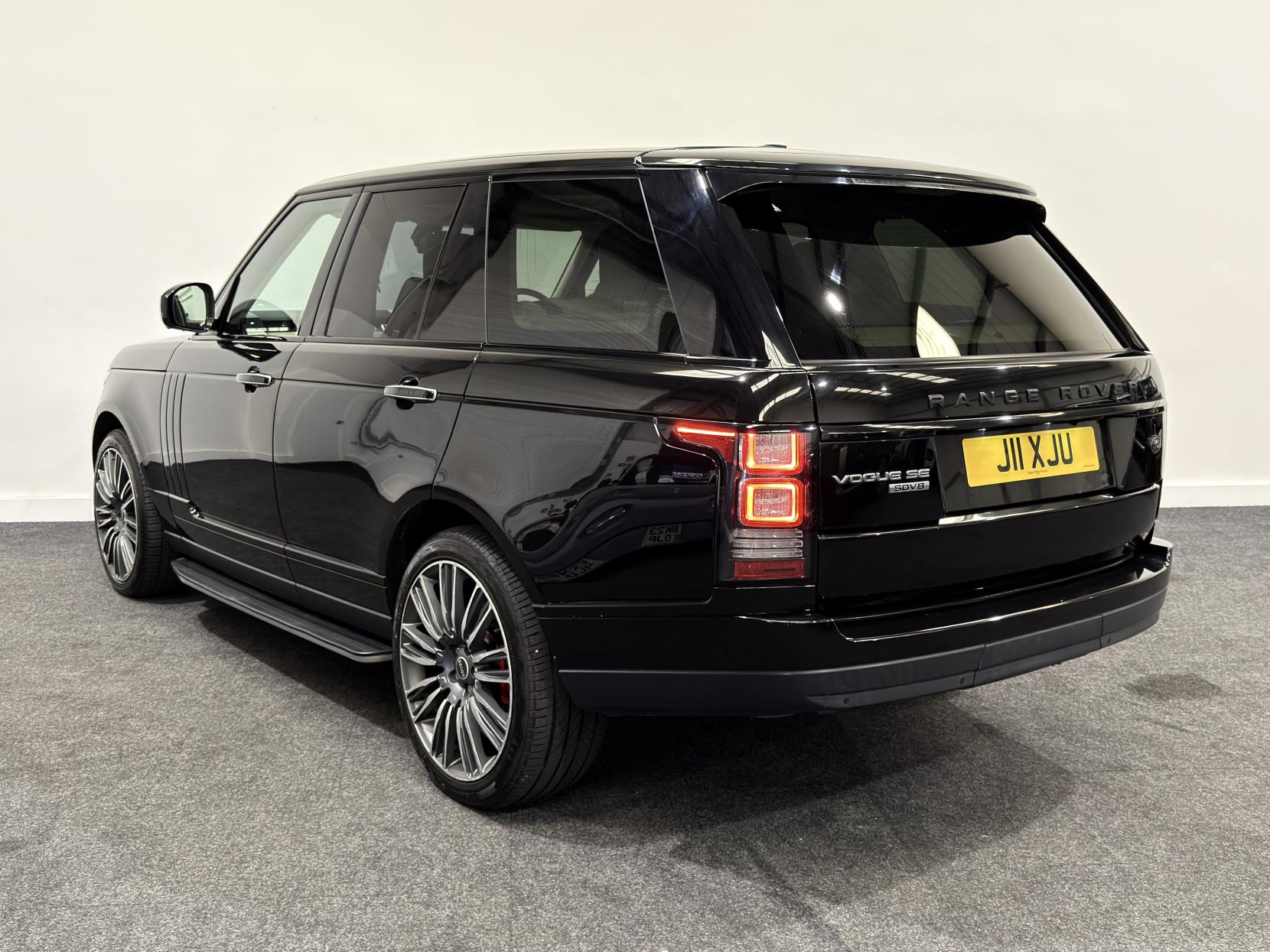 Land Rover Range Rover 4.4 SD V8 Vogue SE SUV 5dr Diesel Auto 4WD Euro 5 (339 ps)