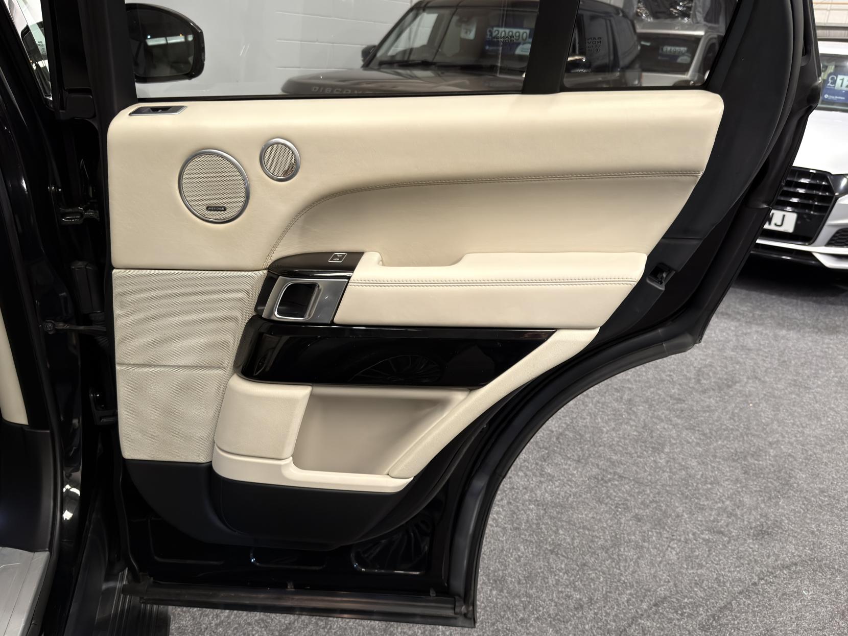 Land Rover Range Rover 4.4 SD V8 Vogue SE SUV 5dr Diesel Auto 4WD Euro 5 (339 ps)