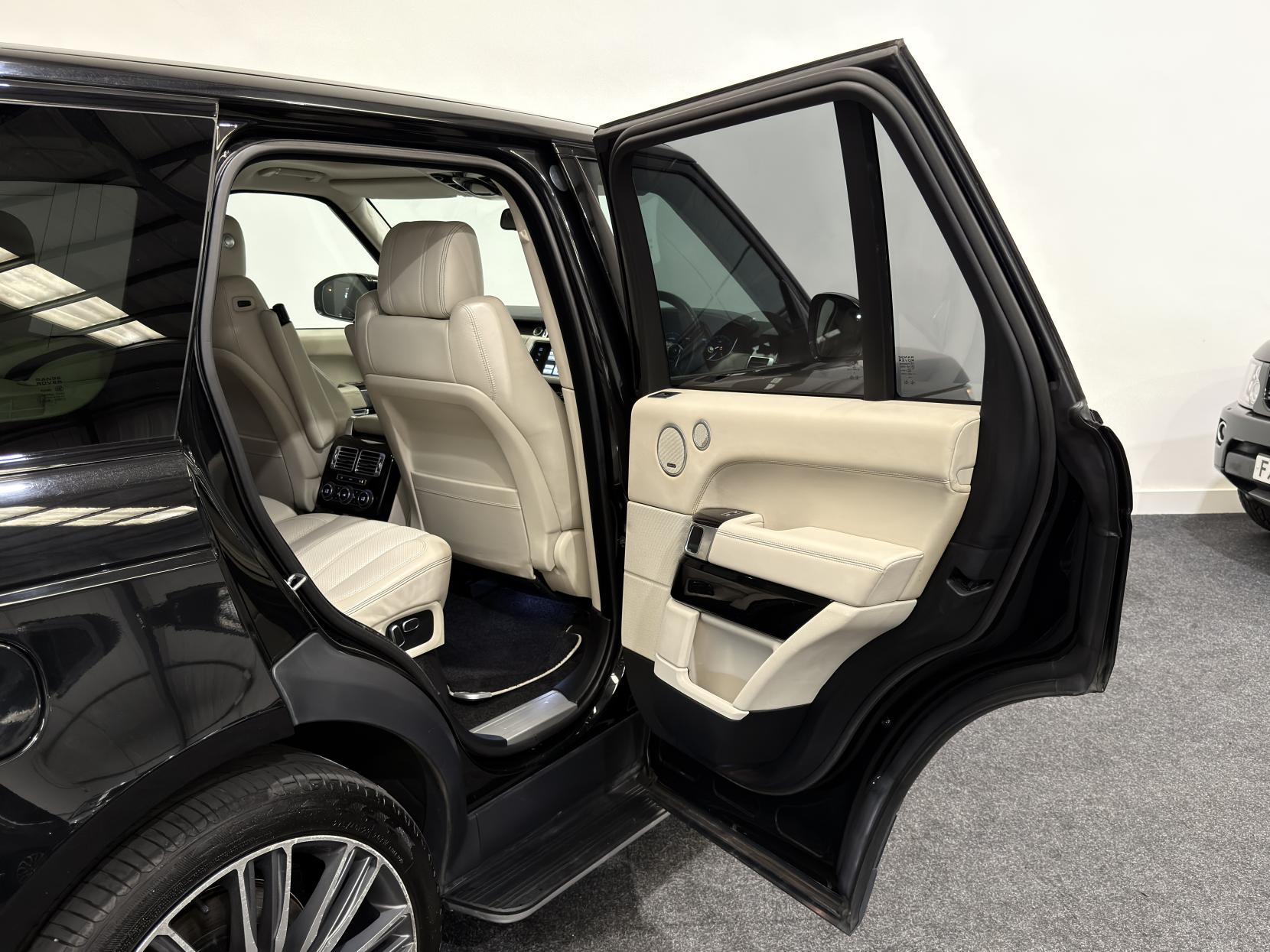 Land Rover Range Rover 4.4 SD V8 Vogue SE SUV 5dr Diesel Auto 4WD Euro 5 (339 ps)