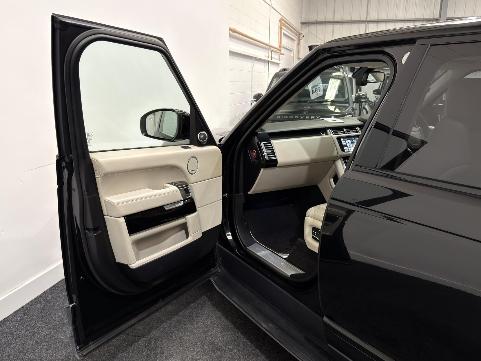 Land Rover Range Rover 4.4 SD V8 Vogue SE SUV 5dr Diesel Auto 4WD Euro 5 (339 ps)