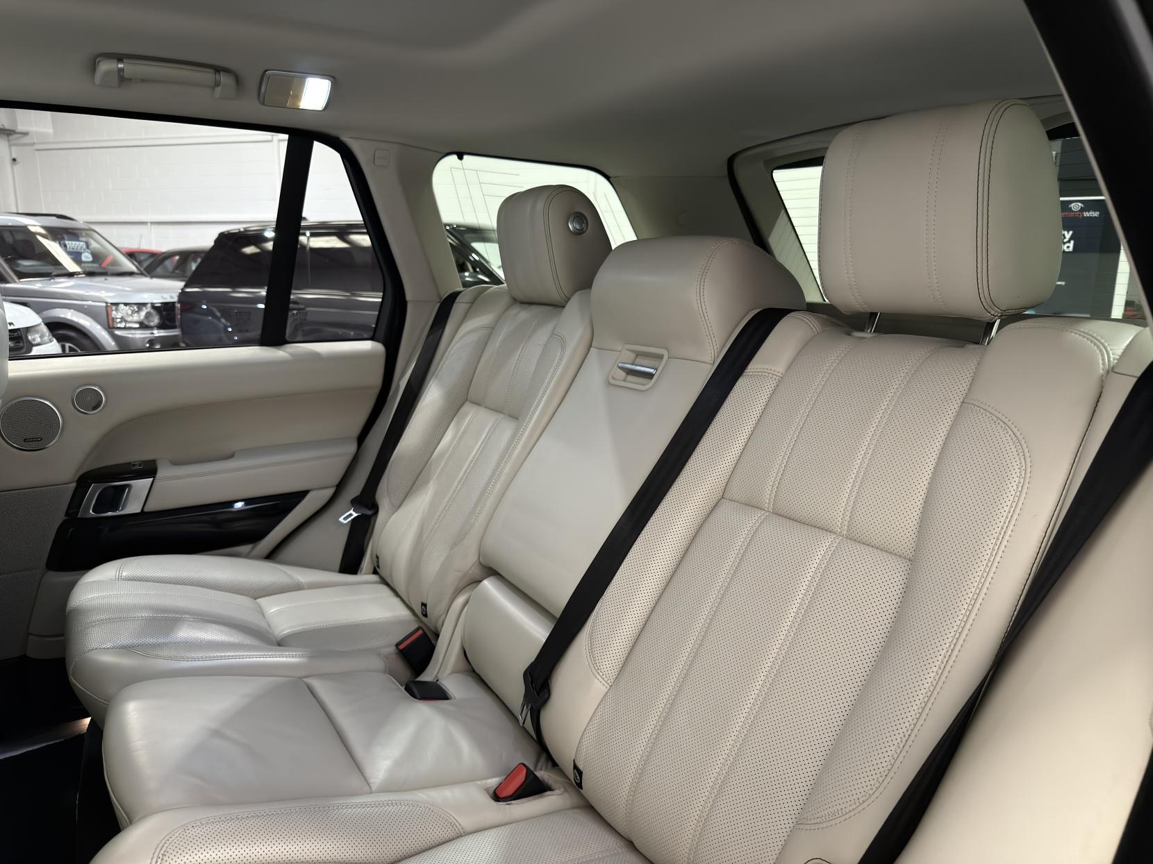 Land Rover Range Rover 4.4 SD V8 Vogue SE SUV 5dr Diesel Auto 4WD Euro 5 (339 ps)