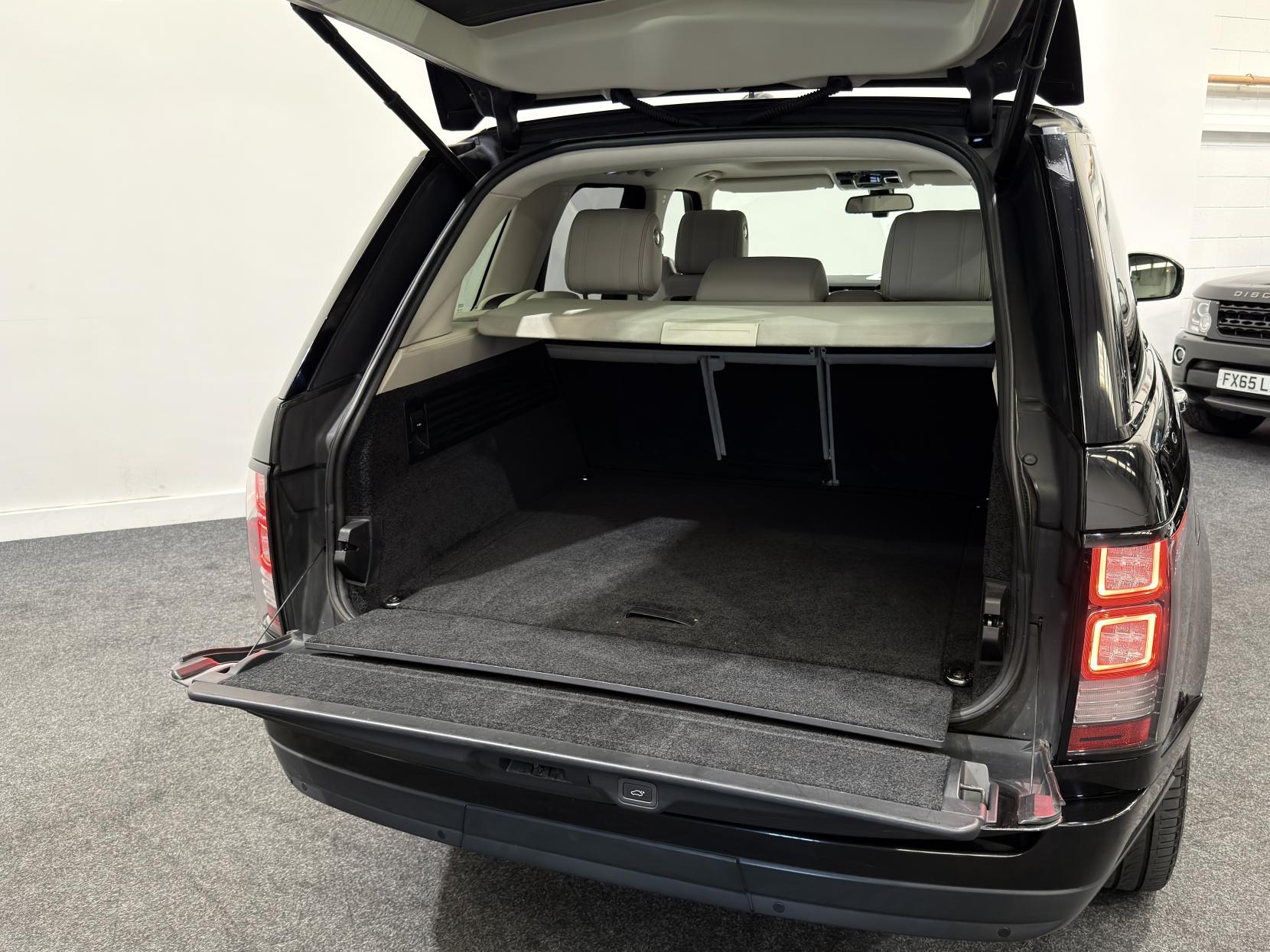 Land Rover Range Rover 4.4 SD V8 Vogue SE SUV 5dr Diesel Auto 4WD Euro 5 (339 ps)