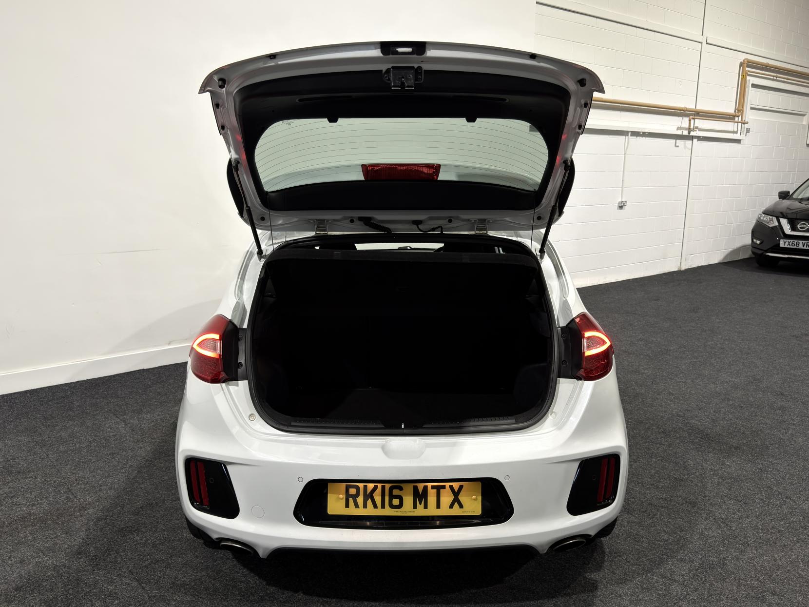 Kia Ceed 1.6 CRDi GT-Line Hatchback 5dr Diesel Manual Euro 6 (s/s) (134 bhp)