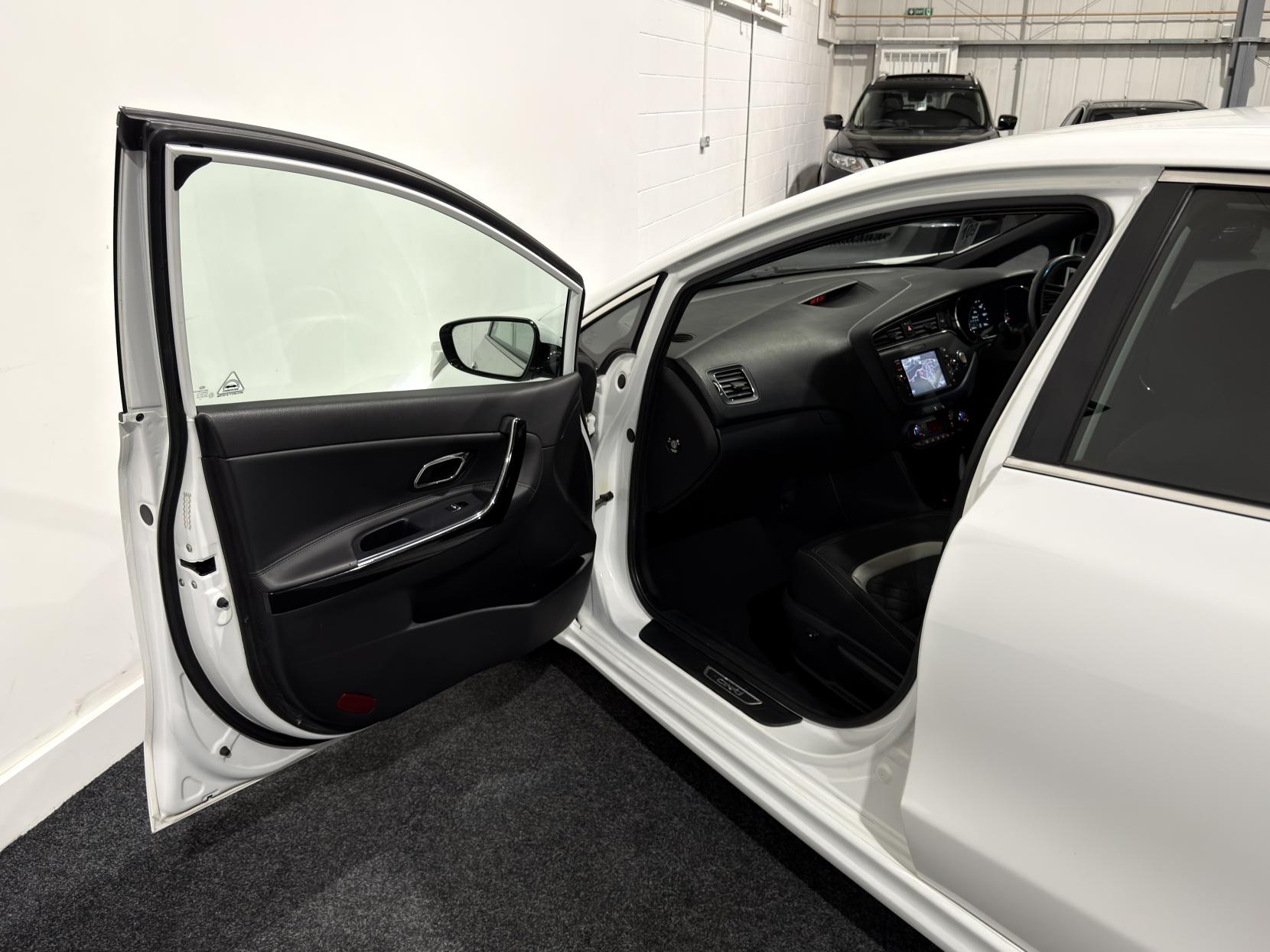 Kia Ceed 1.6 CRDi GT-Line Hatchback 5dr Diesel Manual Euro 6 (s/s) (134 bhp)
