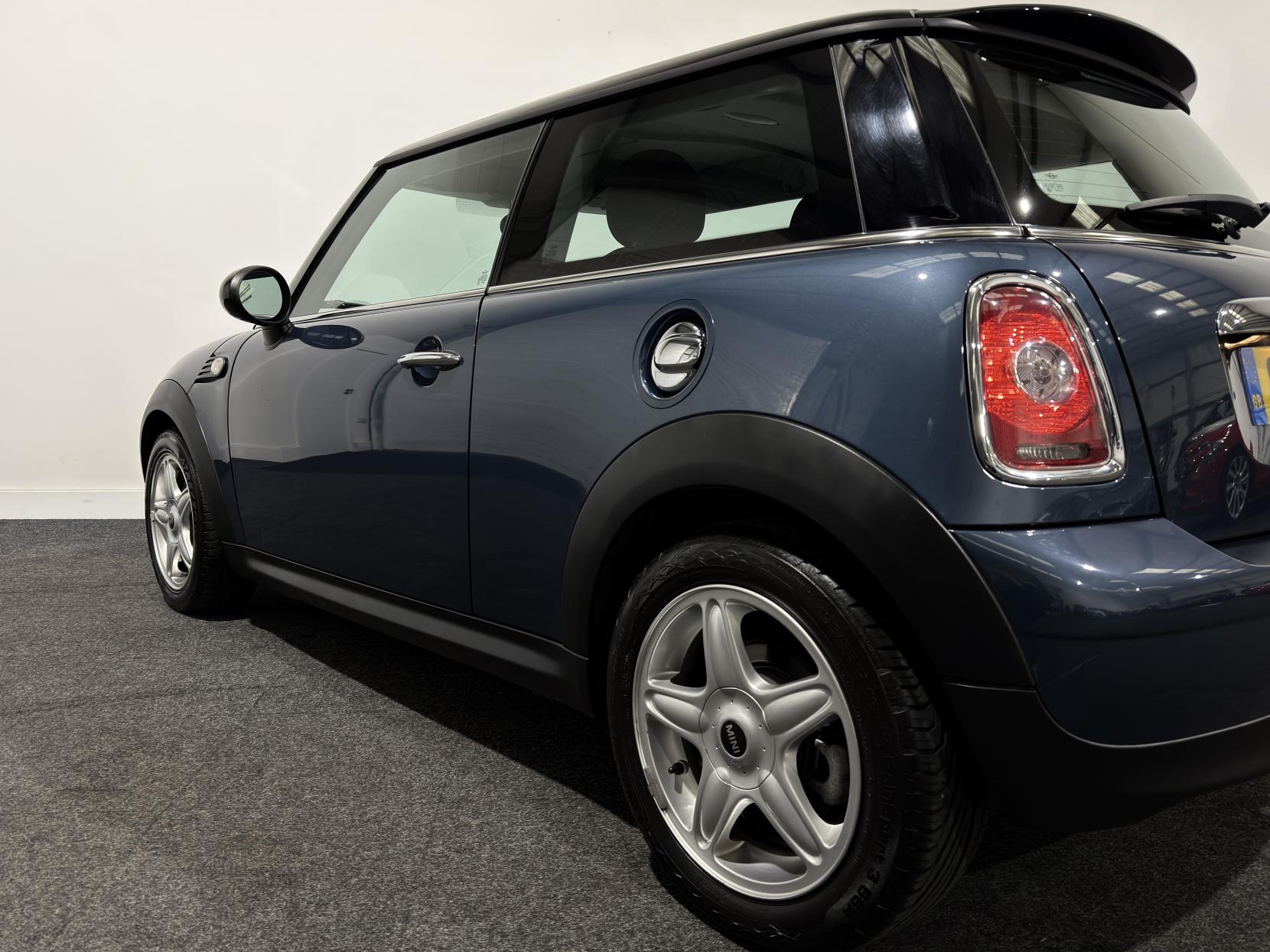 MINI Hatch 1.6 Cooper Hatchback 3dr Petrol Manual Euro 5 (122 ps)