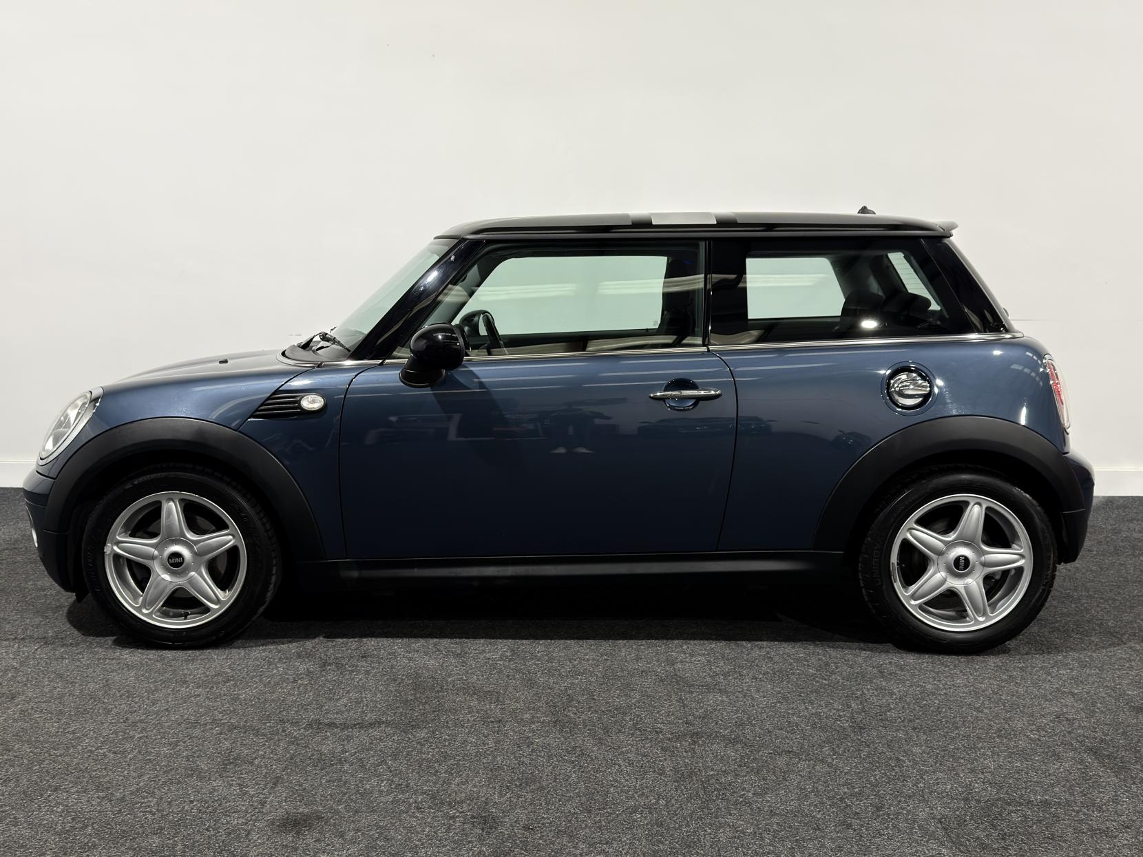 MINI Hatch 1.6 Cooper Hatchback 3dr Petrol Manual Euro 5 (122 ps)