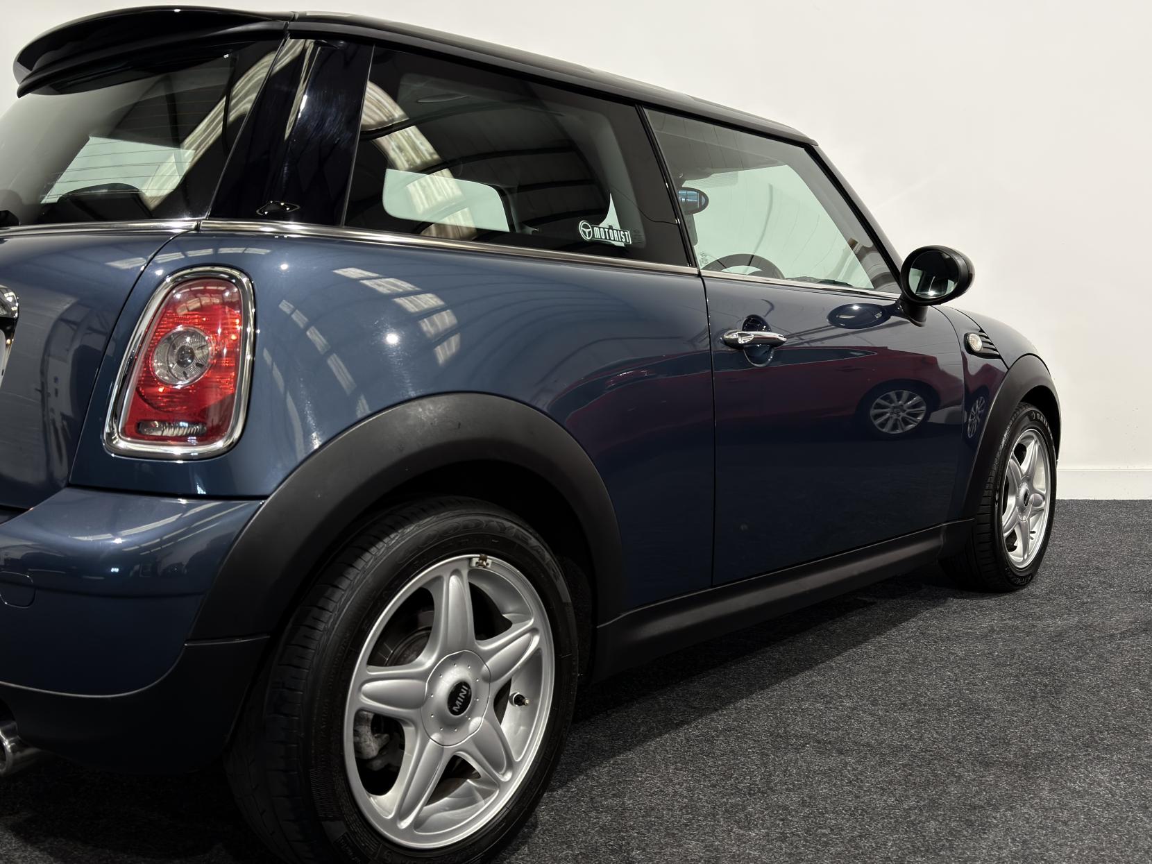 MINI Hatch 1.6 Cooper Hatchback 3dr Petrol Manual Euro 5 (122 ps)