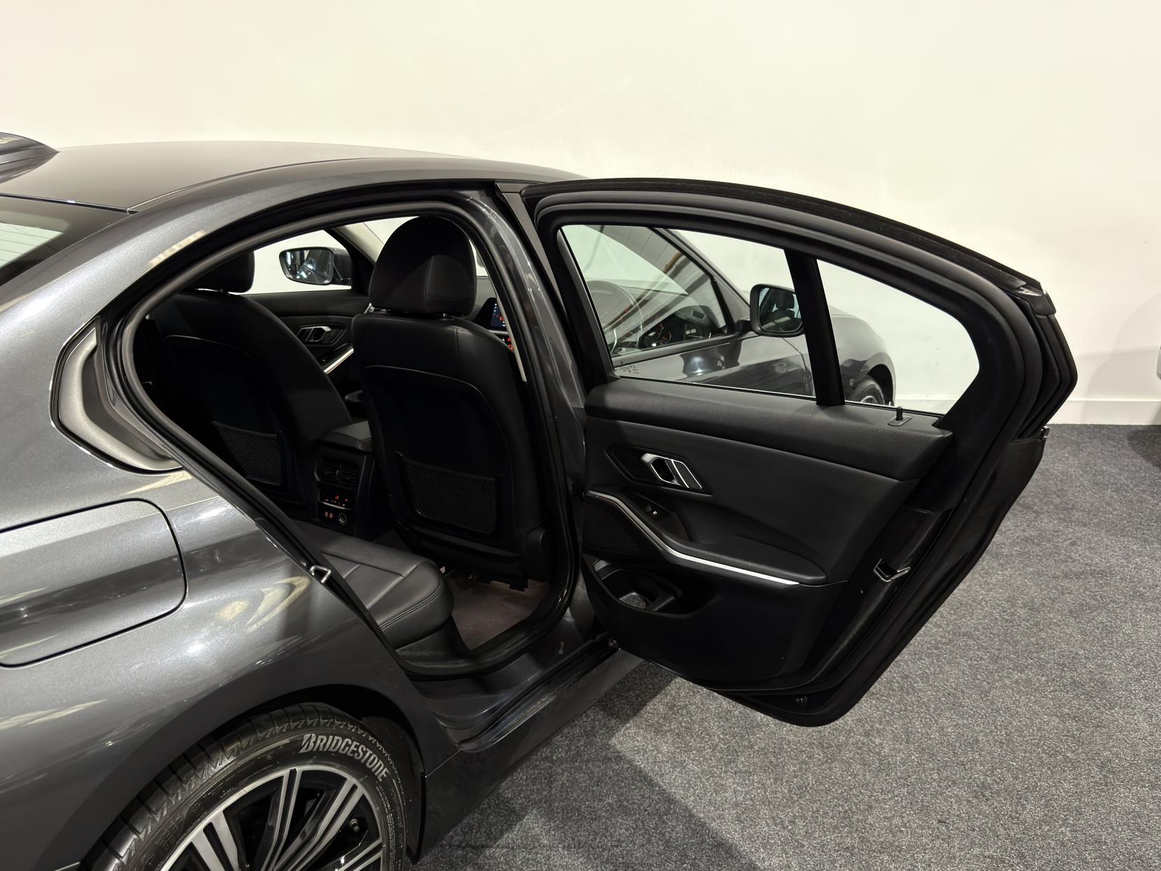 BMW 3 Series 2.0 320d SE Saloon 4dr Diesel Auto Euro 6 (s/s) (190 ps)