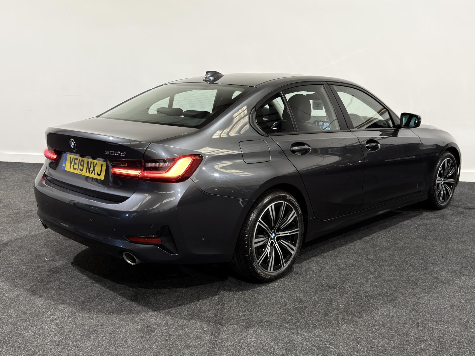 BMW 3 Series 2.0 320d SE Saloon 4dr Diesel Auto Euro 6 (s/s) (190 ps)