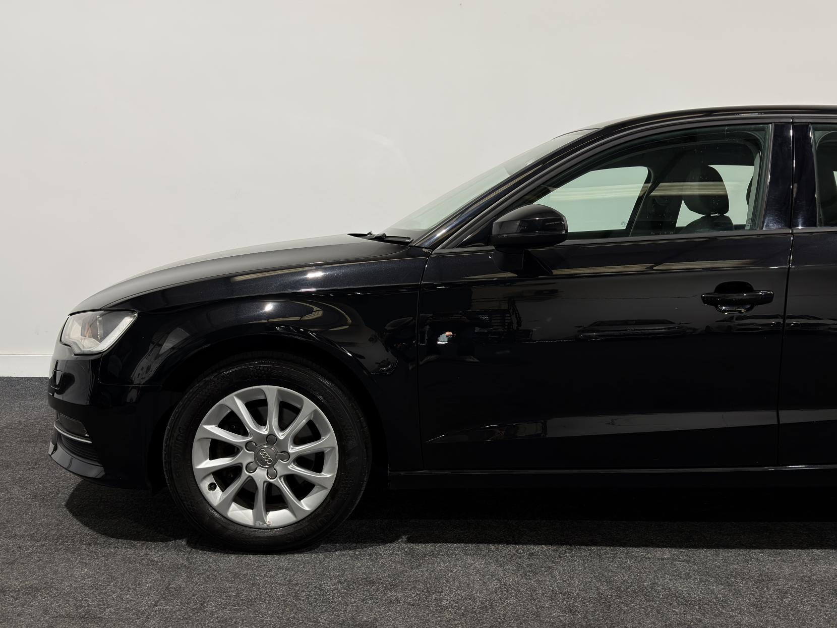 Audi A3 1.6 TDI SE Sportback 5dr Diesel Manual Euro 5 (s/s) (105 ps)