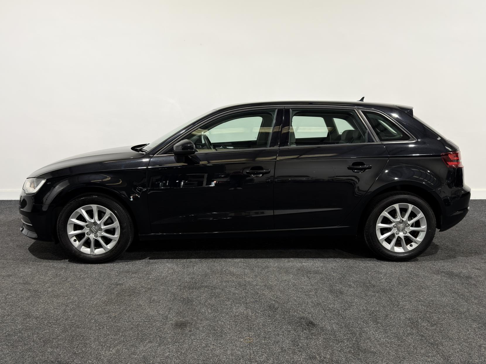 Audi A3 1.6 TDI SE Sportback 5dr Diesel Manual Euro 5 (s/s) (105 ps)