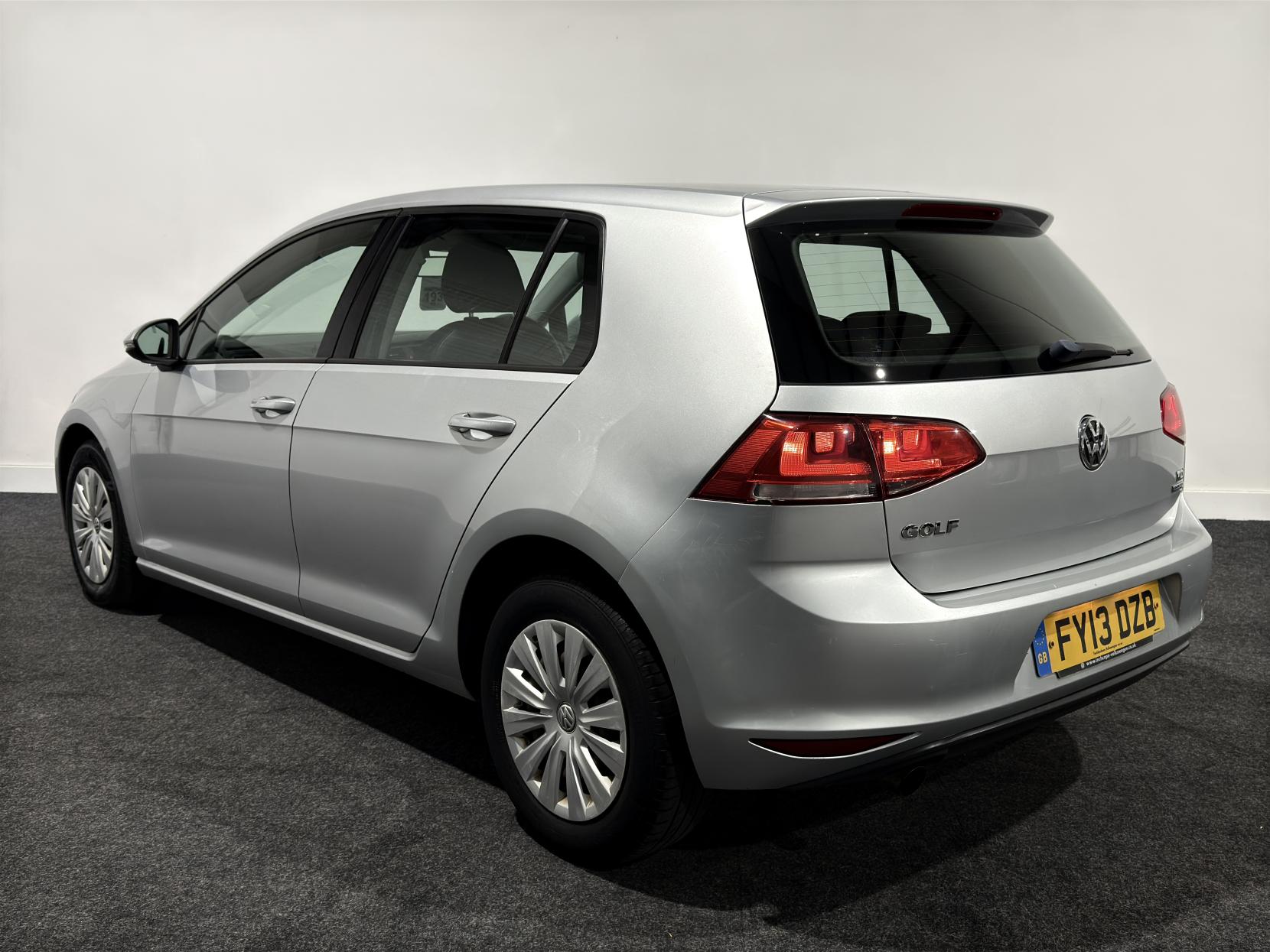 Volkswagen Golf 1.6 TDI BlueMotion Tech S Hatchback 5dr Diesel Manual Euro 5 (s/s) (105 ps)