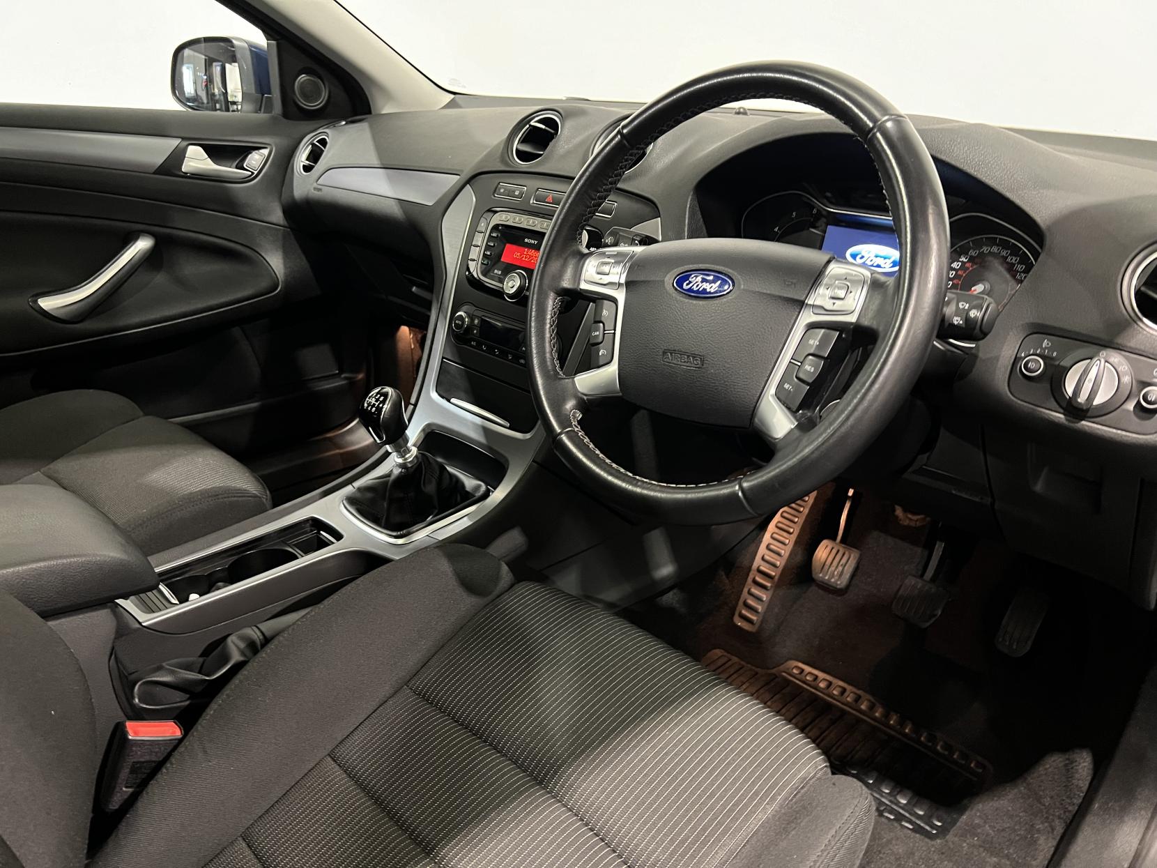 Ford Mondeo 2.0 TDCi Titanium Hatchback 5dr Diesel Manual Euro 5 (140 ps)