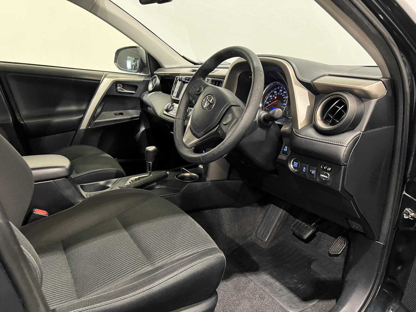Toyota RAV4 2.0 V-Matic Icon SUV 5dr Petrol Multidrive S 4WD Euro 5 (151 ps)