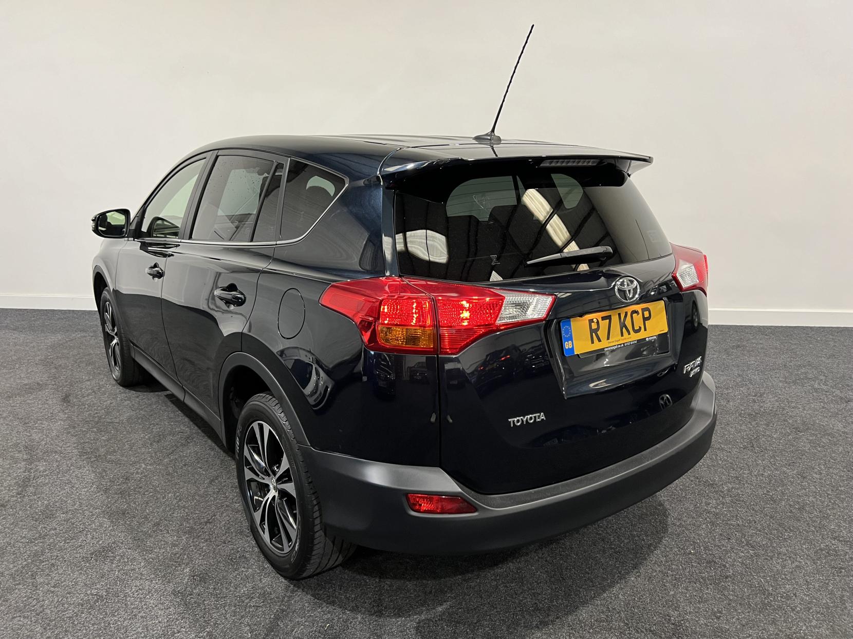 Toyota RAV4 2.0 V-Matic Icon SUV 5dr Petrol Multidrive S 4WD Euro 5 (151 ps)