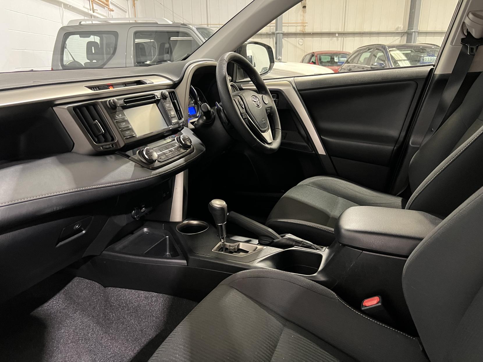 Toyota RAV4 2.0 V-Matic Icon SUV 5dr Petrol Multidrive S 4WD Euro 5 (151 ps)