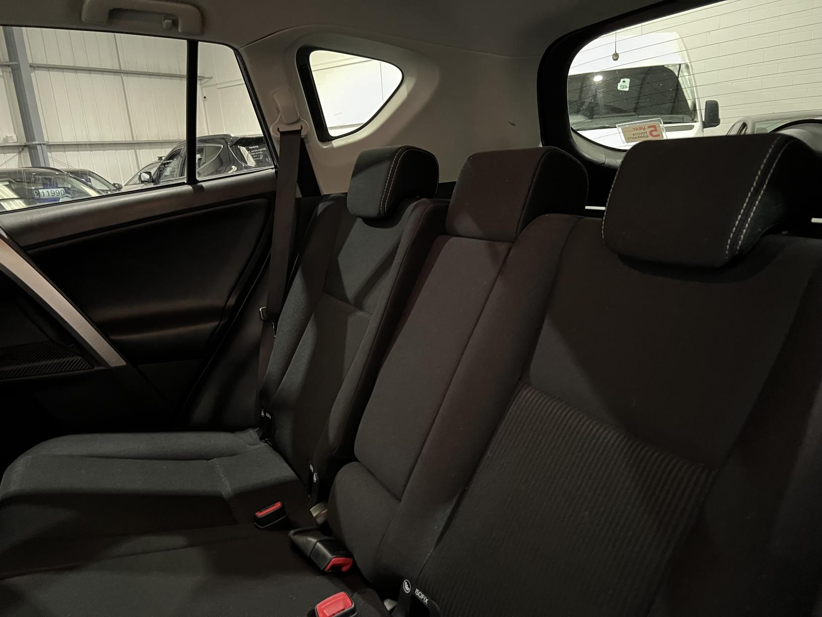Toyota RAV4 2.0 V-Matic Icon SUV 5dr Petrol Multidrive S 4WD Euro 5 (151 ps)