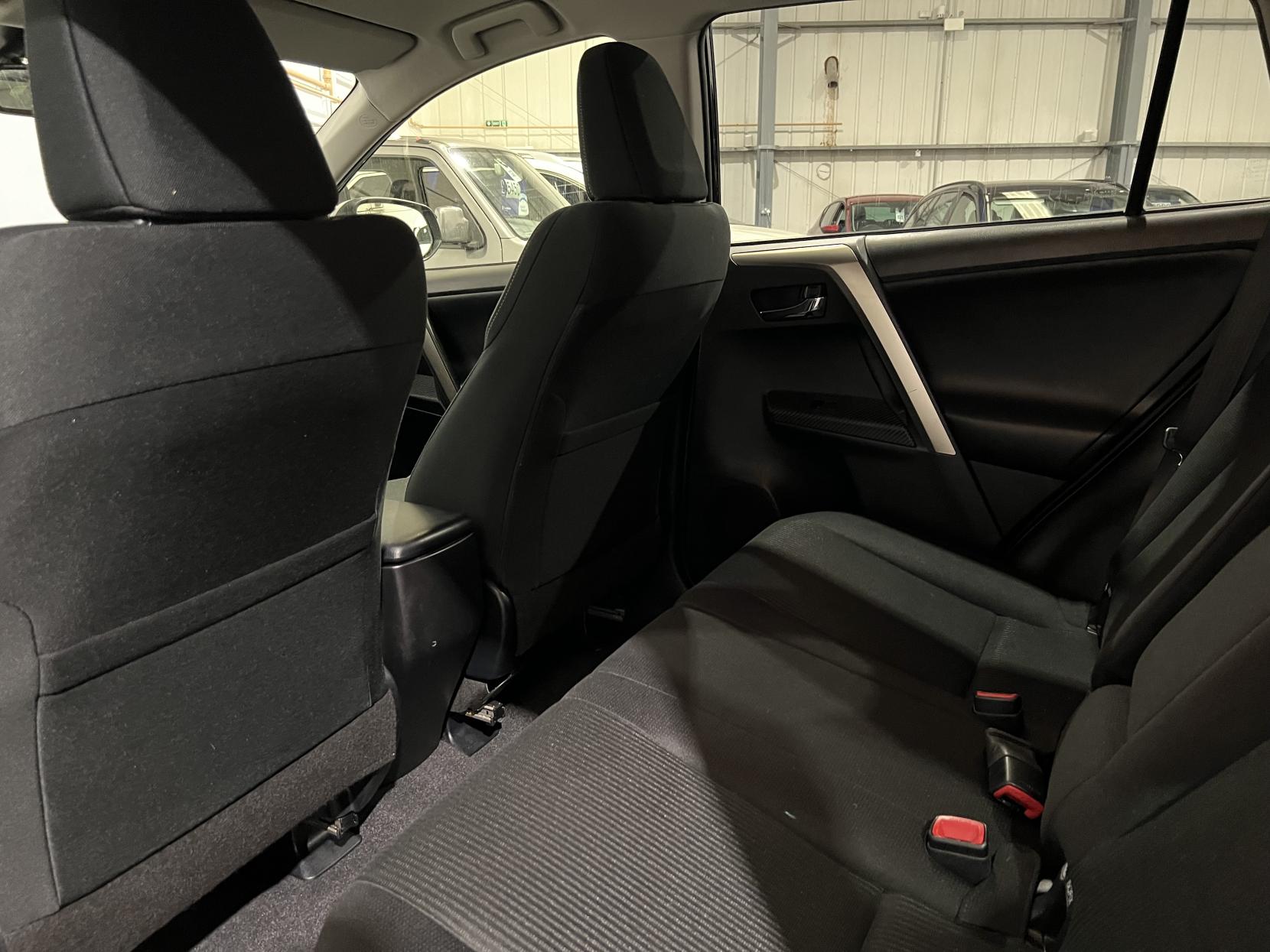 Toyota RAV4 2.0 V-Matic Icon SUV 5dr Petrol Multidrive S 4WD Euro 5 (151 ps)