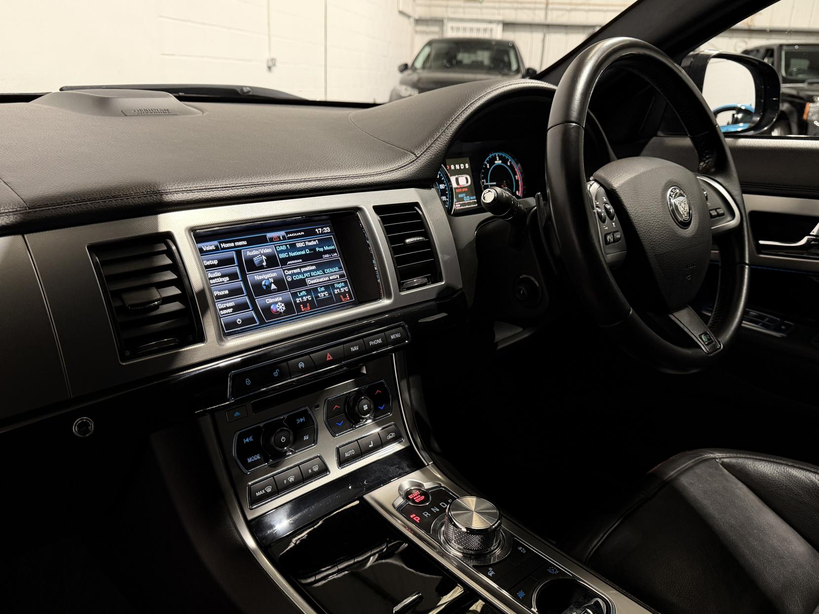 Jaguar XF 3.0d V6 R-Sport Black Saloon 4dr Diesel Auto Euro 5 (s/s) (240 ps)