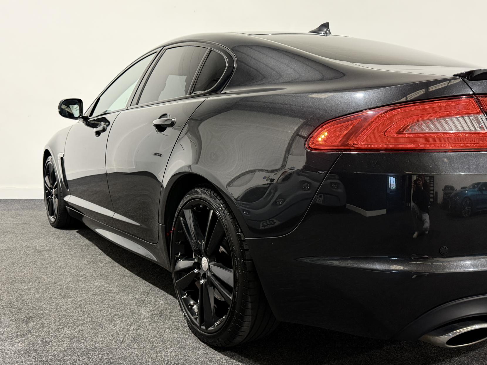 Jaguar XF 3.0d V6 R-Sport Black Saloon 4dr Diesel Auto Euro 5 (s/s) (240 ps)