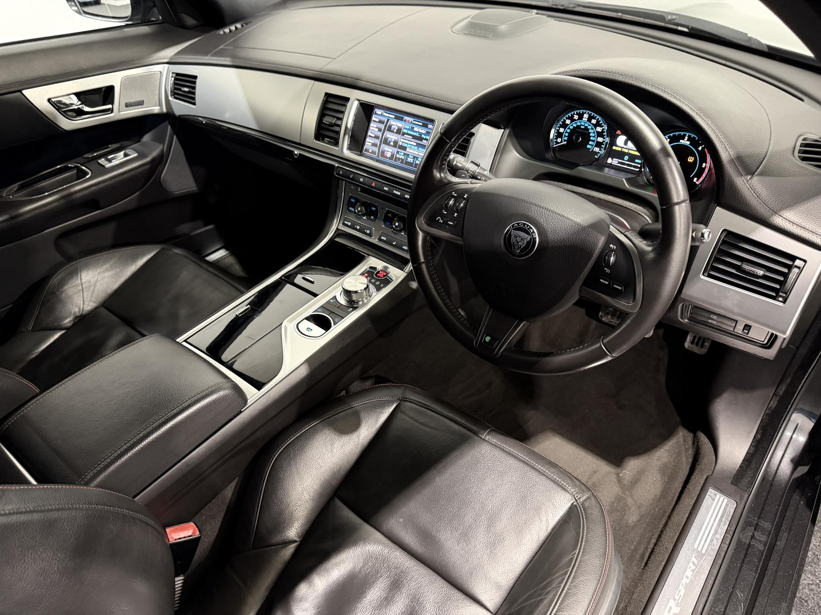 Jaguar XF 3.0d V6 R-Sport Black Saloon 4dr Diesel Auto Euro 5 (s/s) (240 ps)