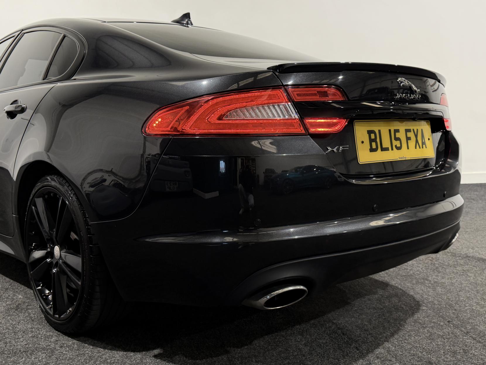 Jaguar XF 3.0d V6 R-Sport Black Saloon 4dr Diesel Auto Euro 5 (s/s) (240 ps)