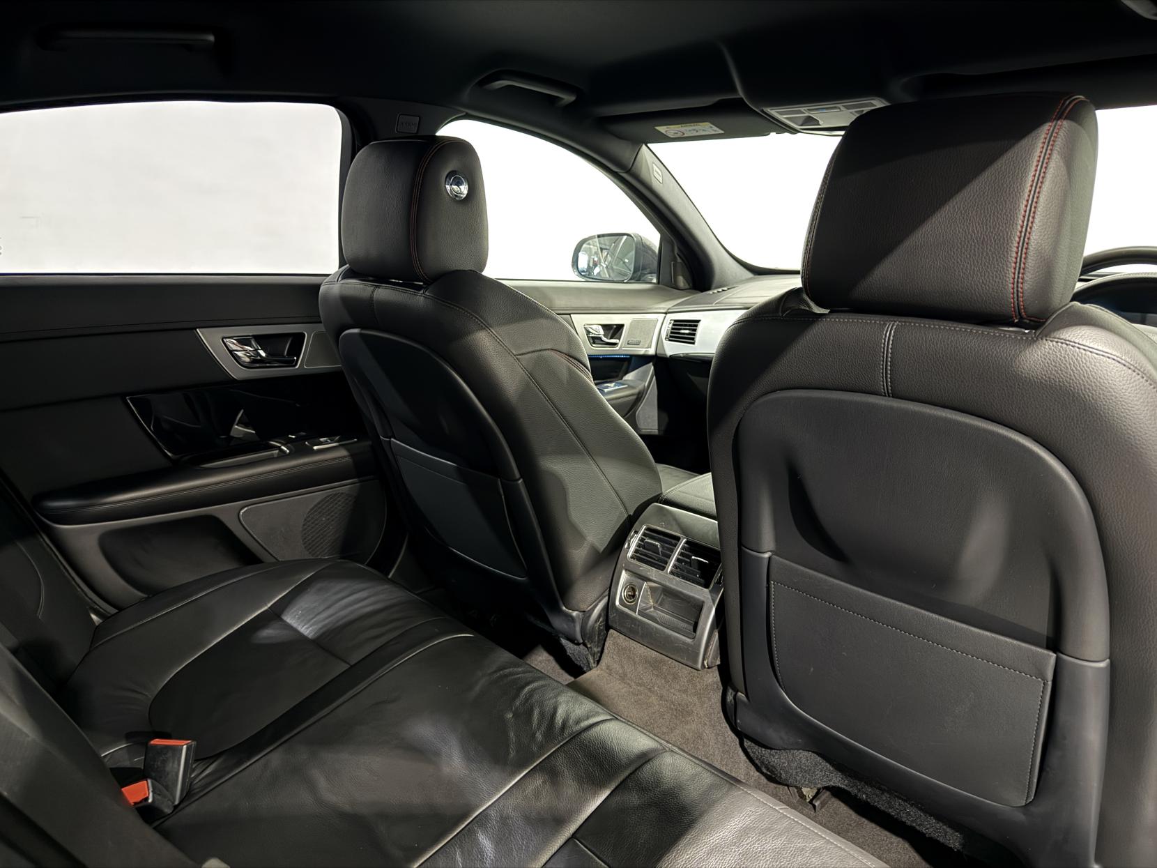 Jaguar XF 3.0d V6 R-Sport Black Saloon 4dr Diesel Auto Euro 5 (s/s) (240 ps)